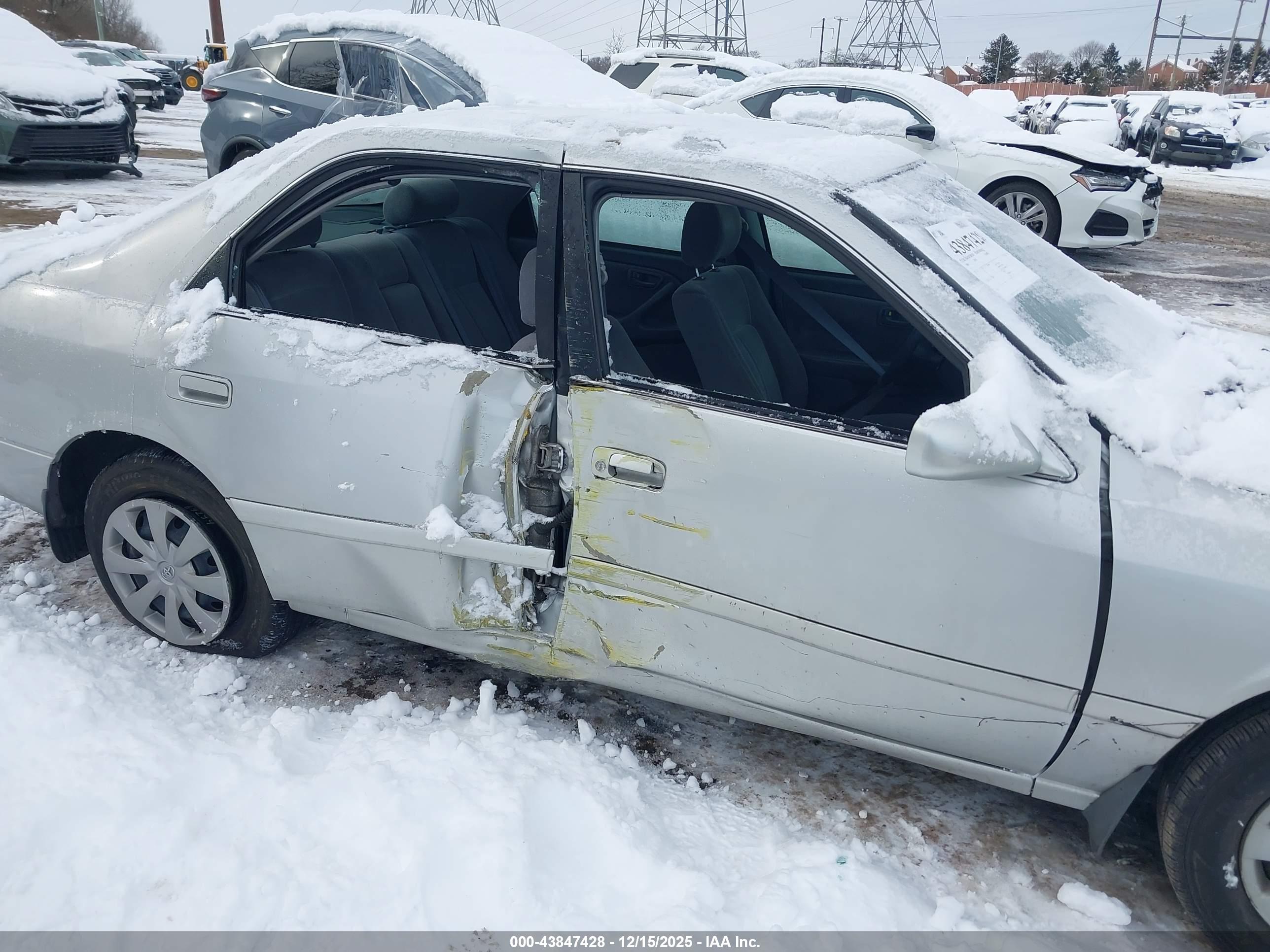 TOYOTA CAMRY image 6