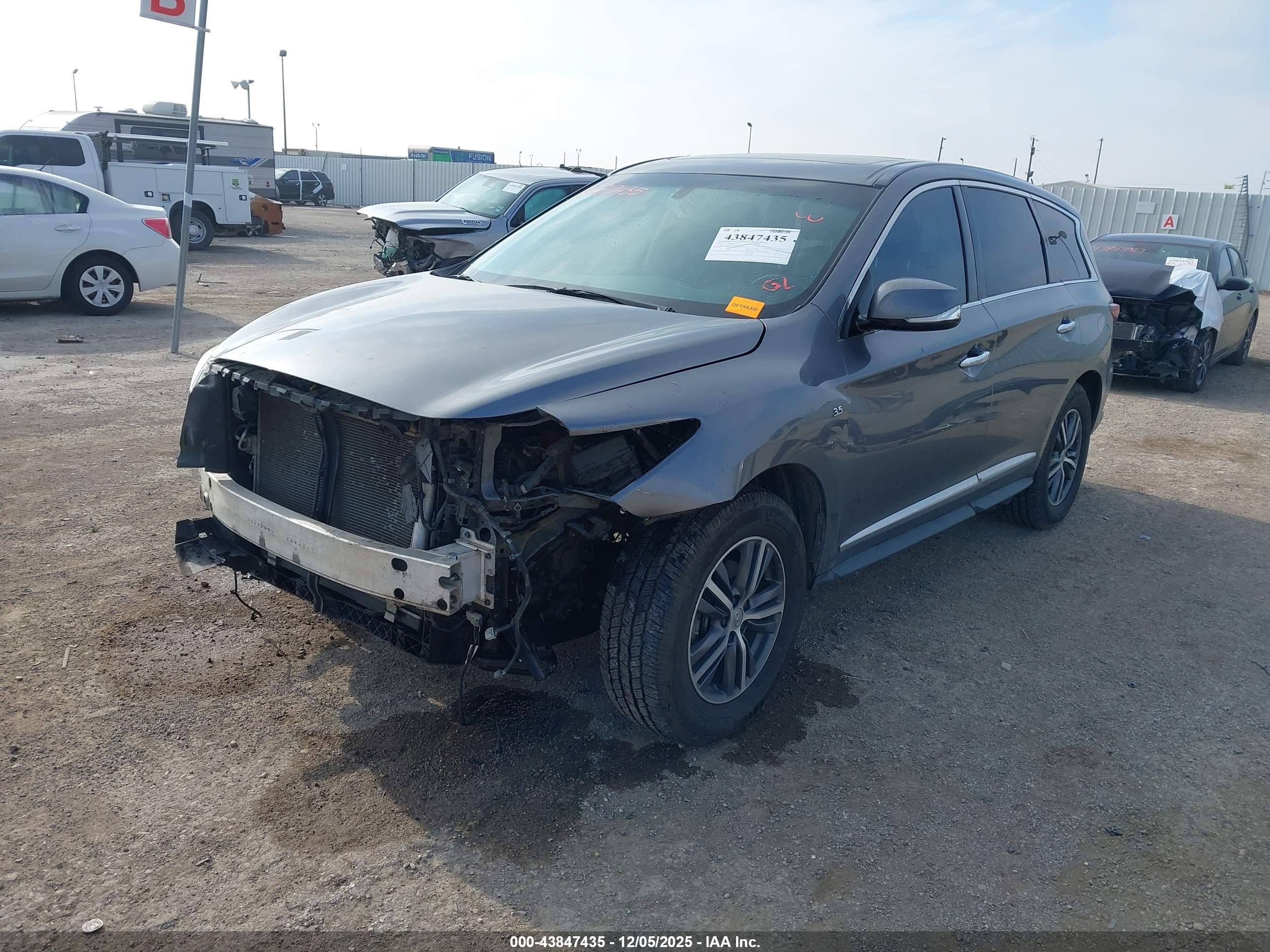 INFINITI QX60 image 2
