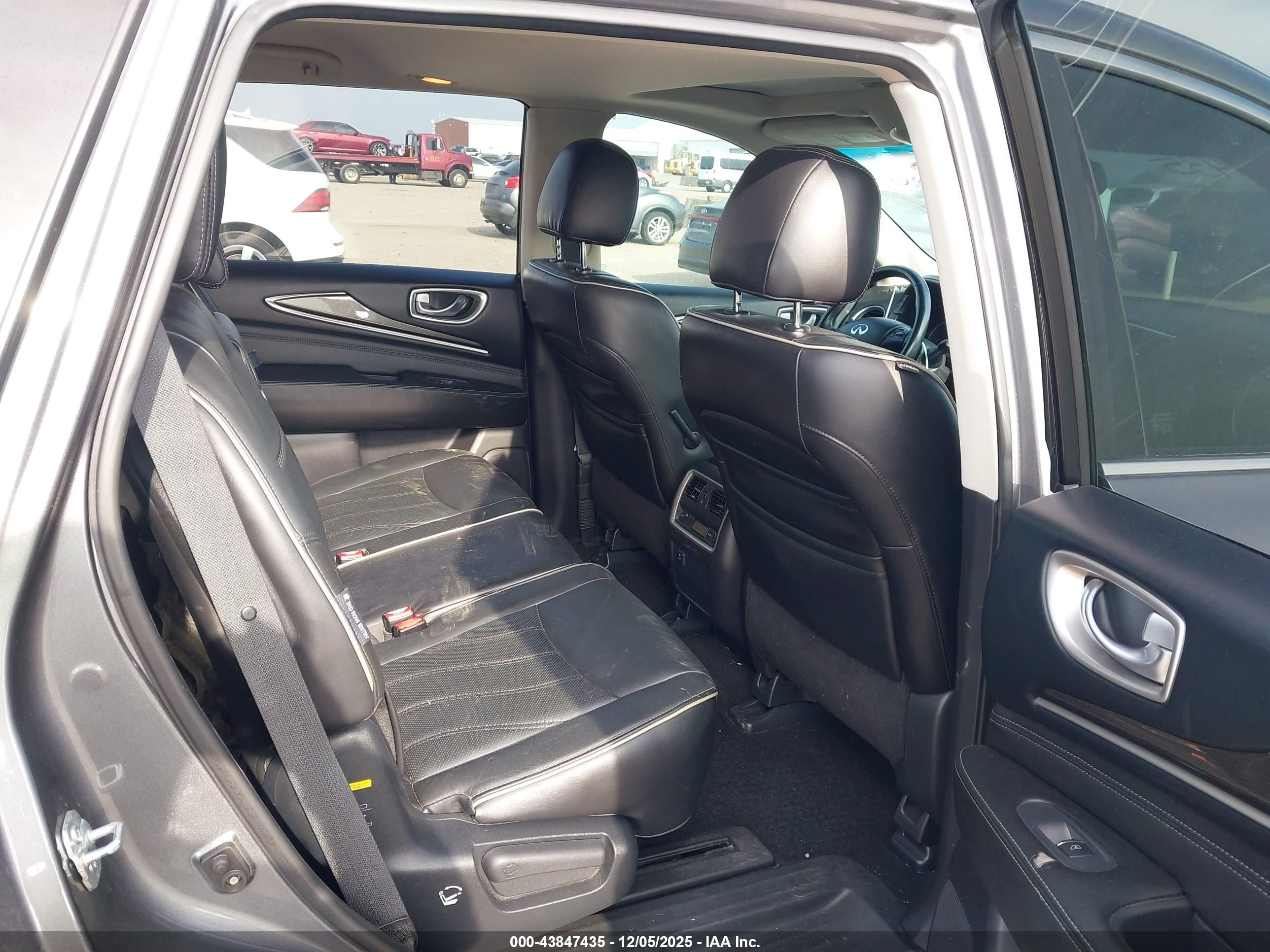 INFINITI QX60 image 8