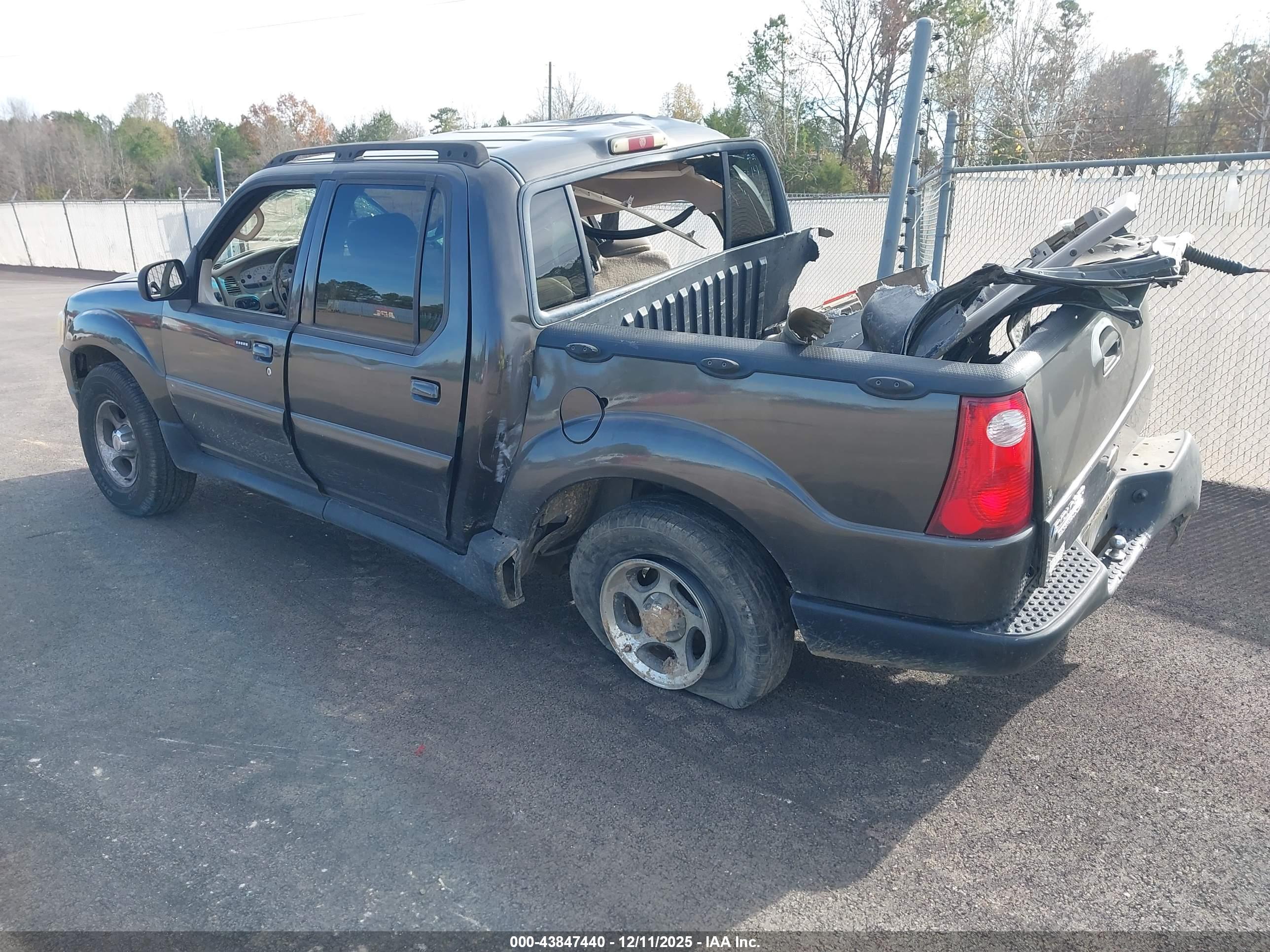 FORD EXPLORER image 3