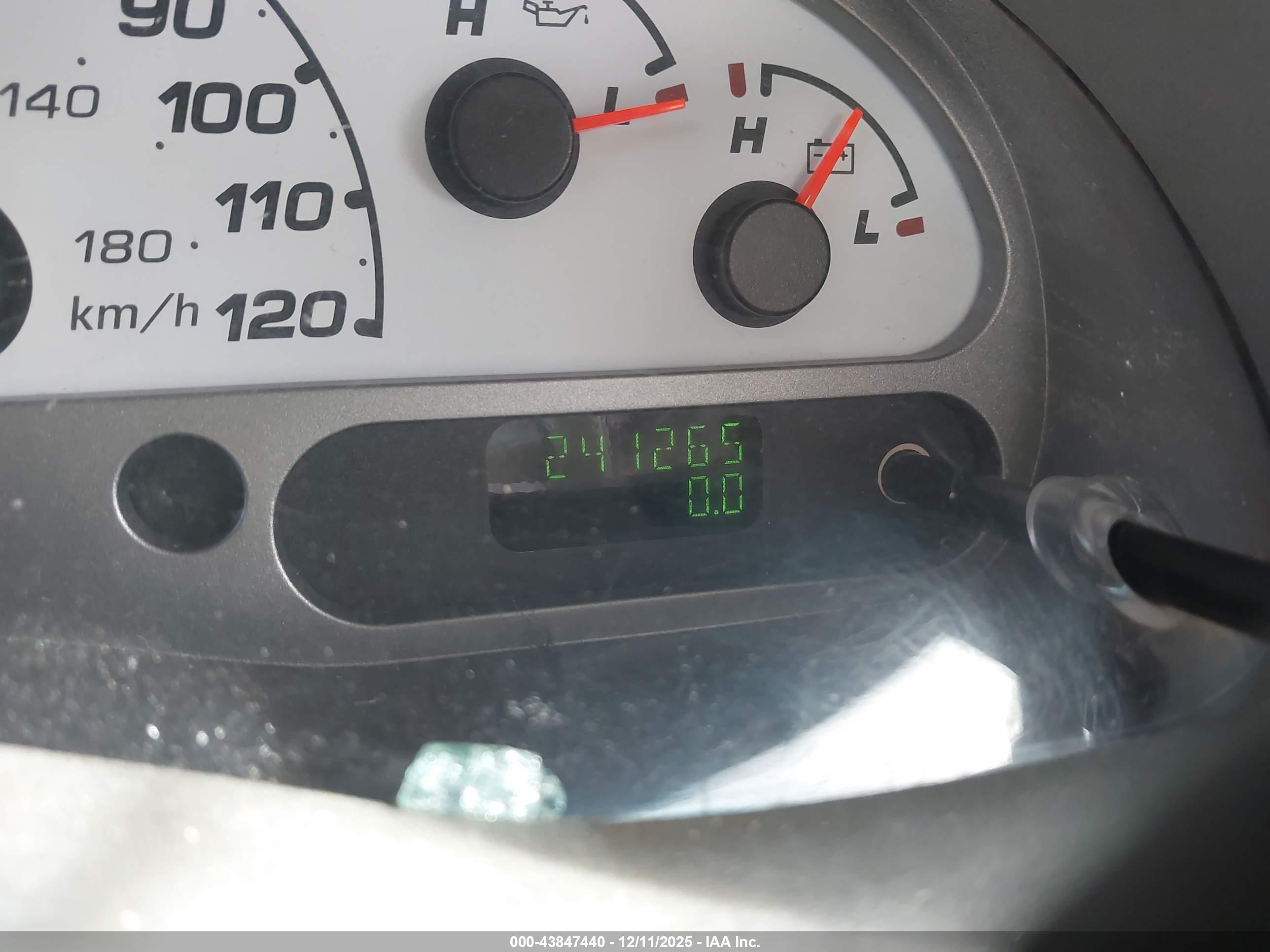 FORD EXPLORER image 7