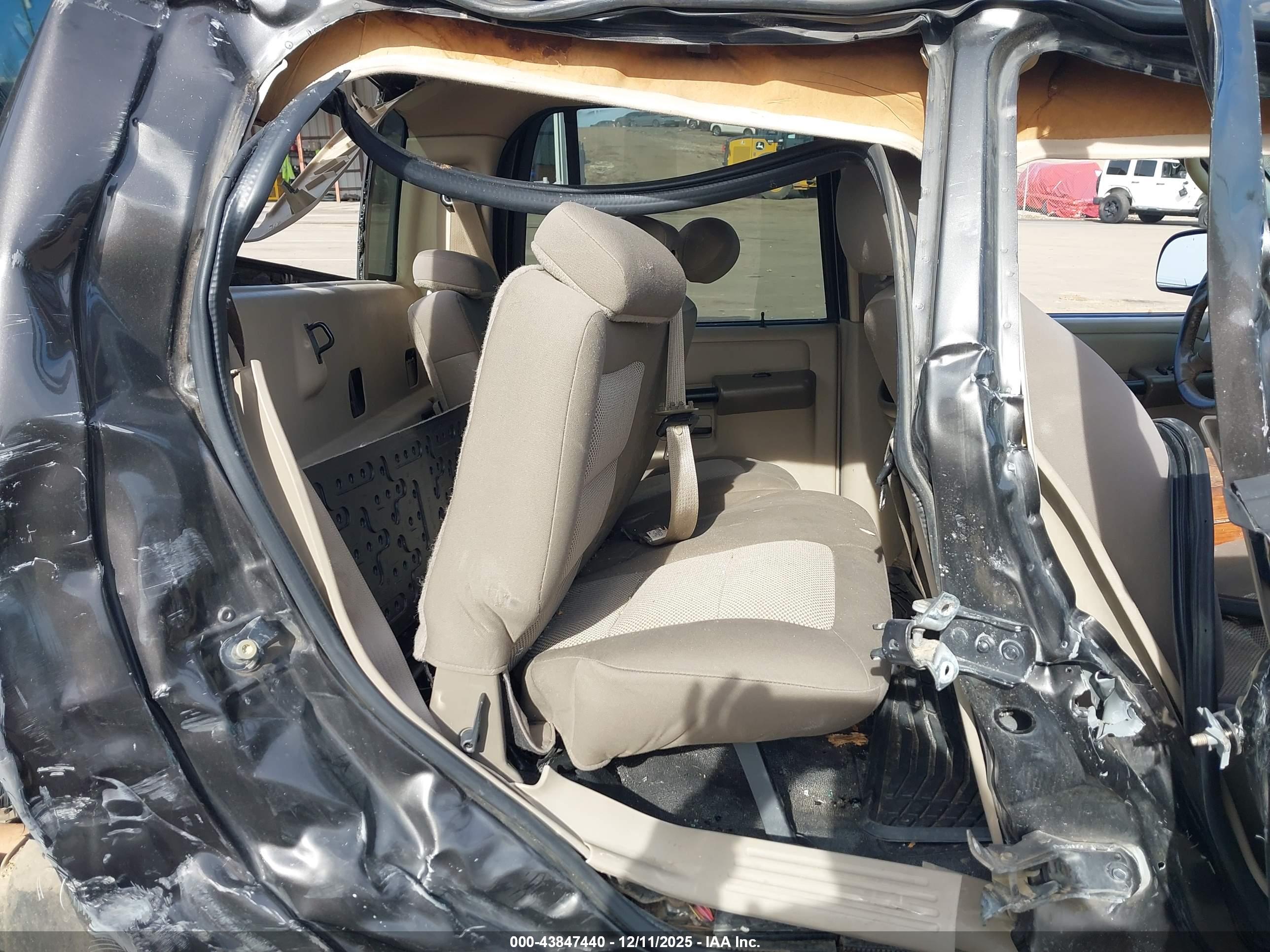 FORD EXPLORER image 8