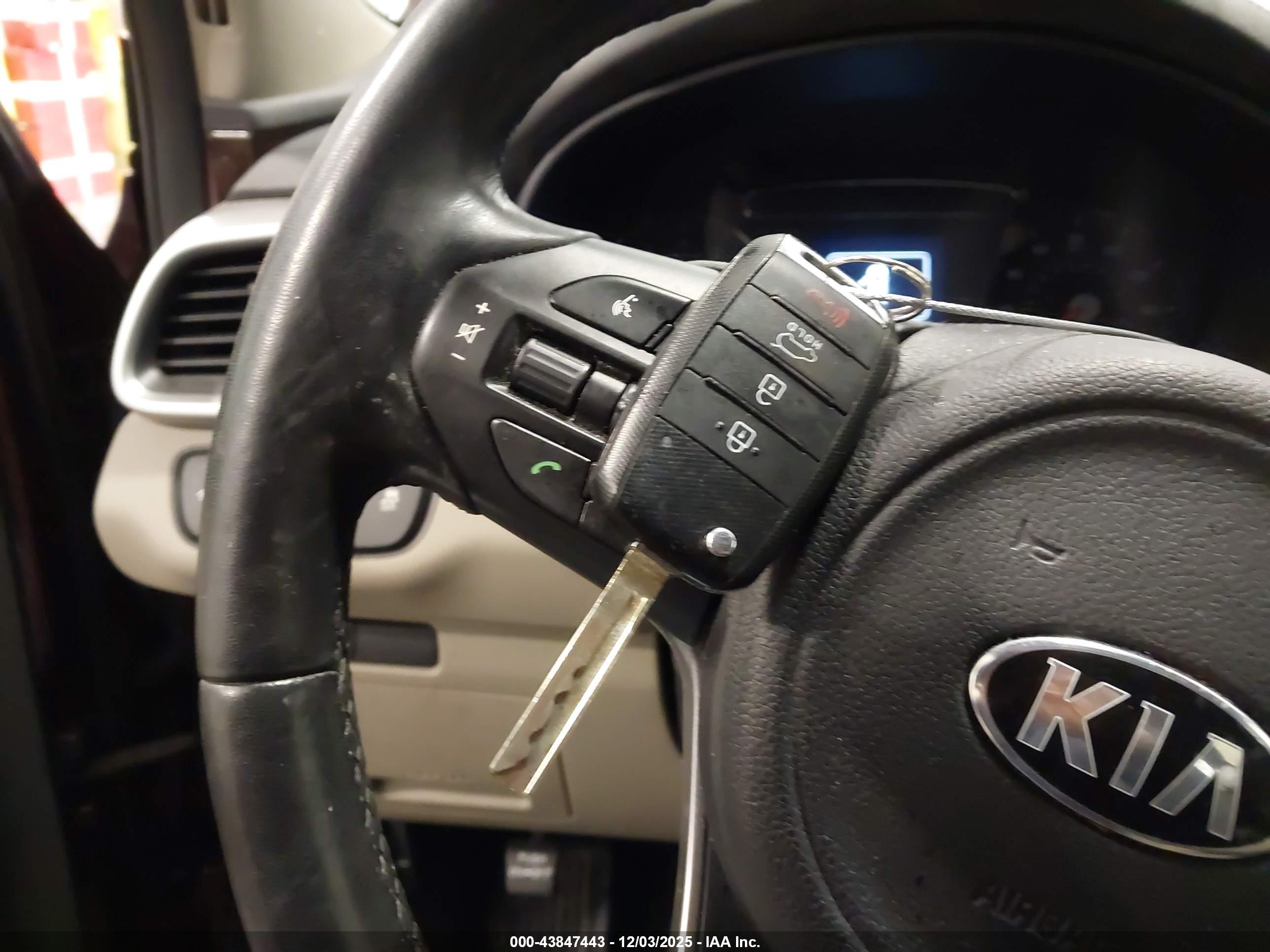 KIA SORENTO image 11