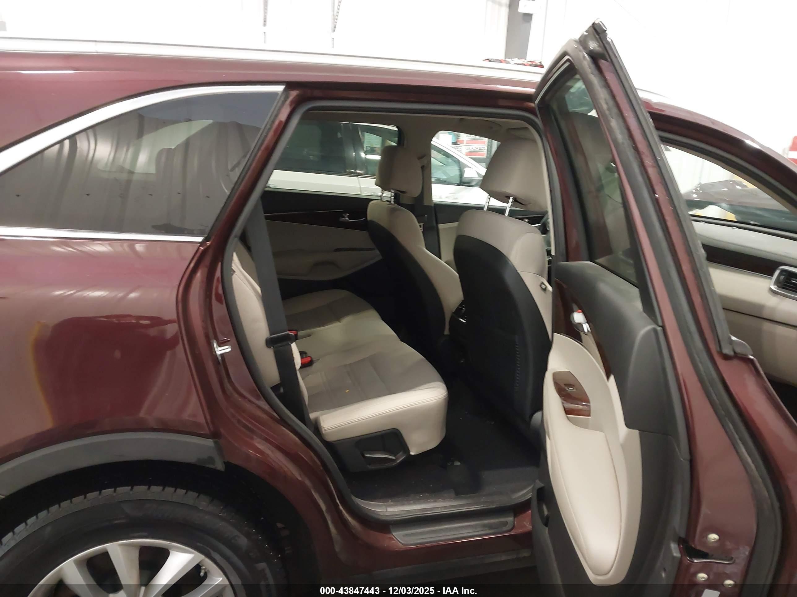 KIA SORENTO image 8
