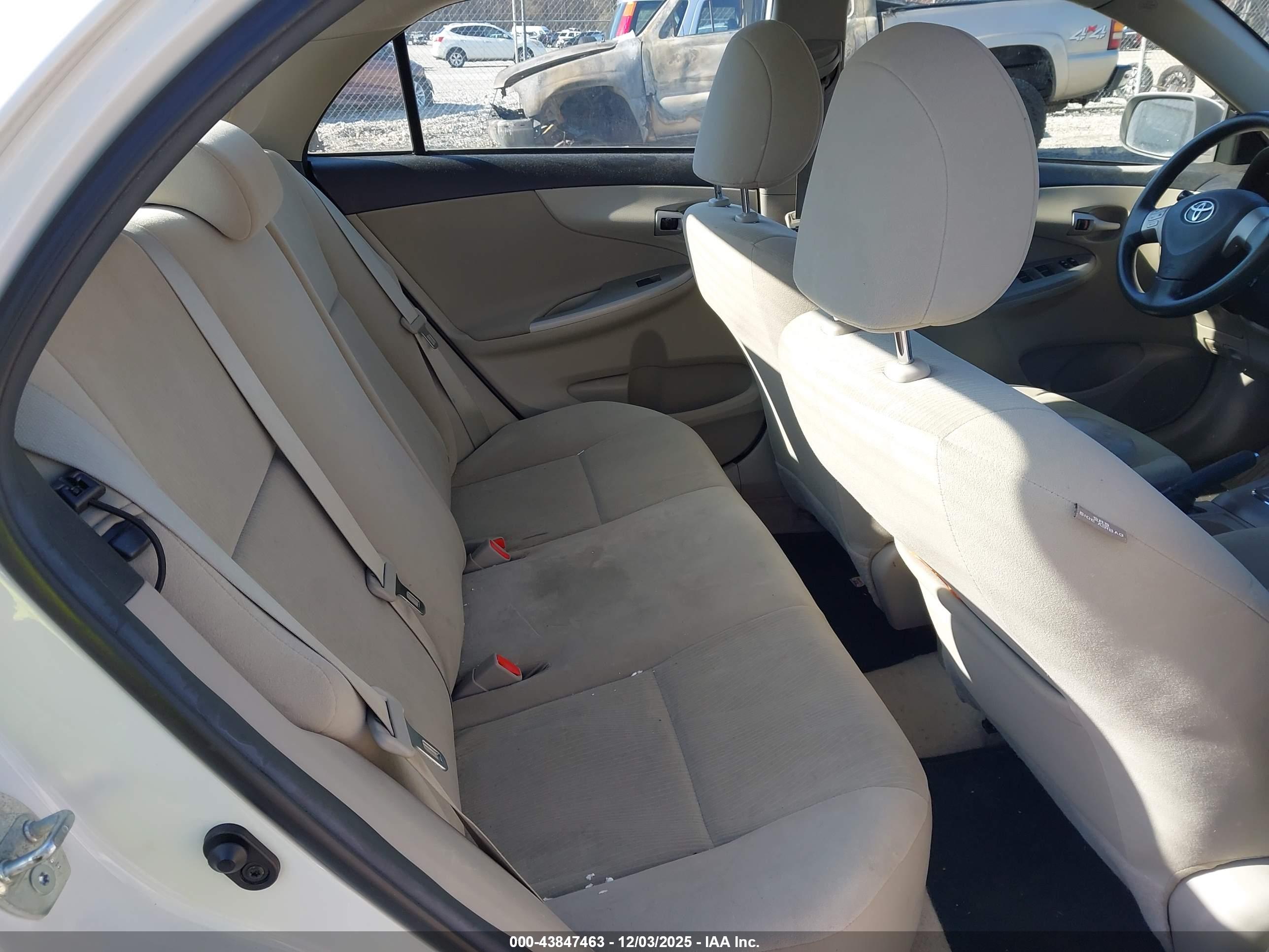 TOYOTA COROLLA image 8