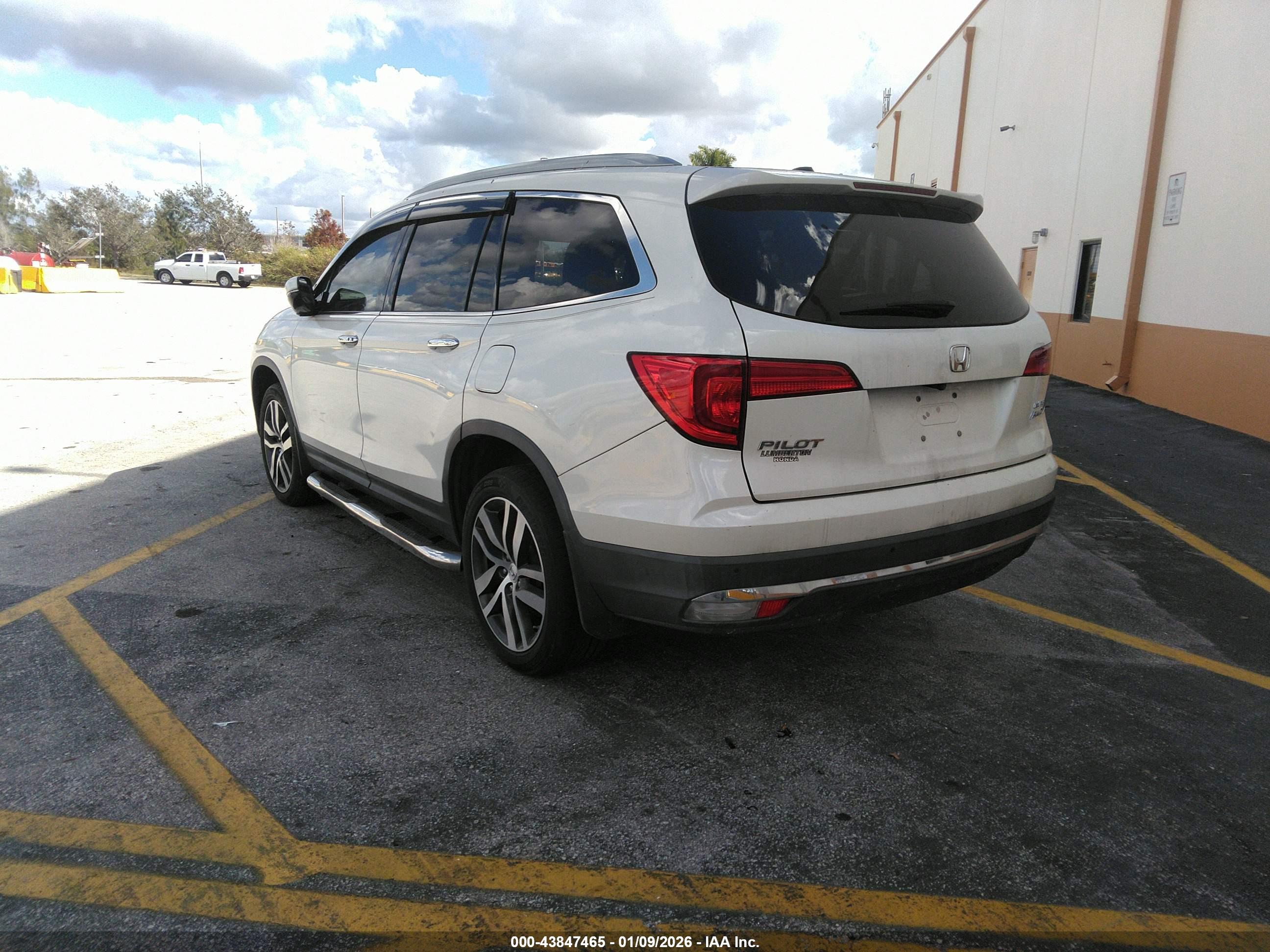 HONDA PILOT image 3