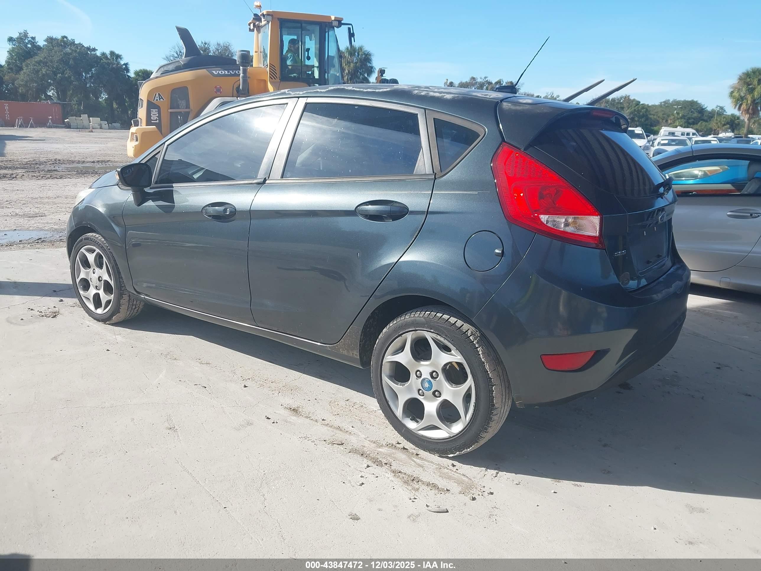 FORD FIESTA image 3