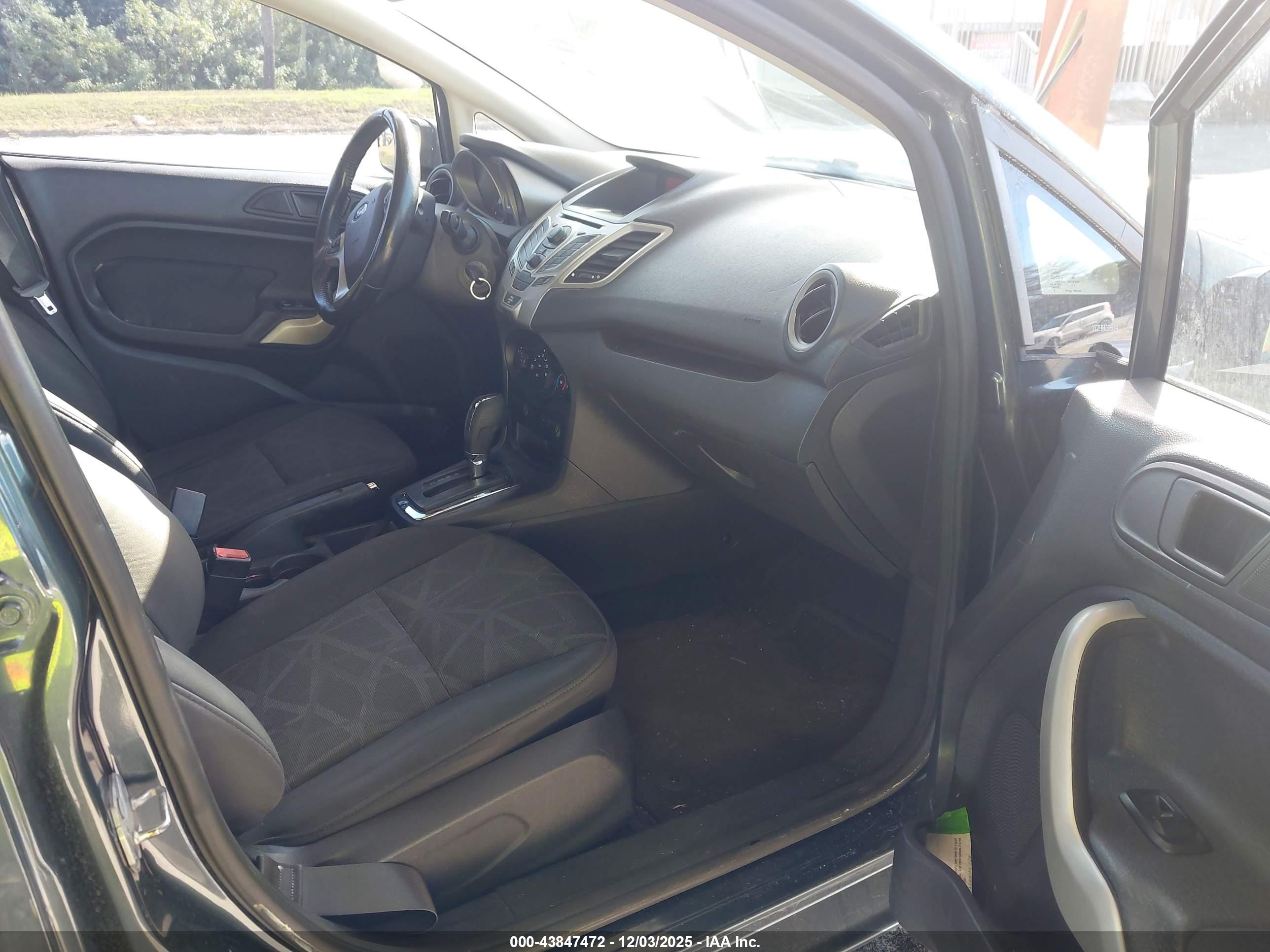 FORD FIESTA image 5