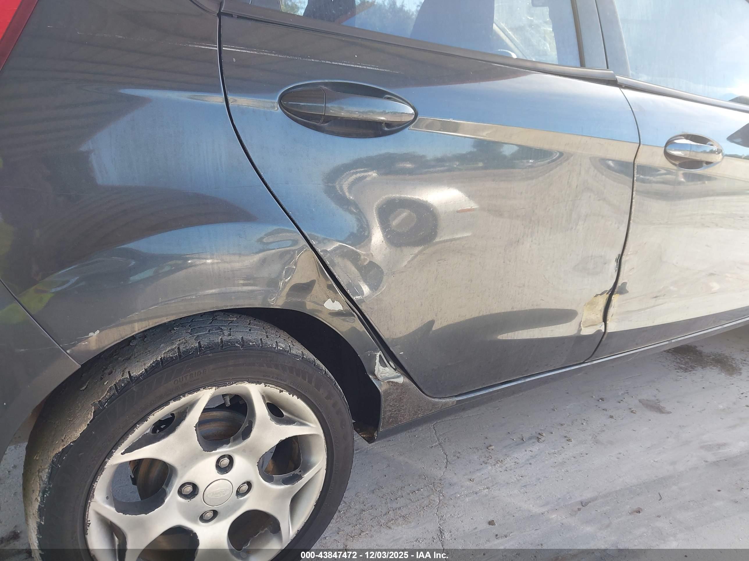 FORD FIESTA image 6
