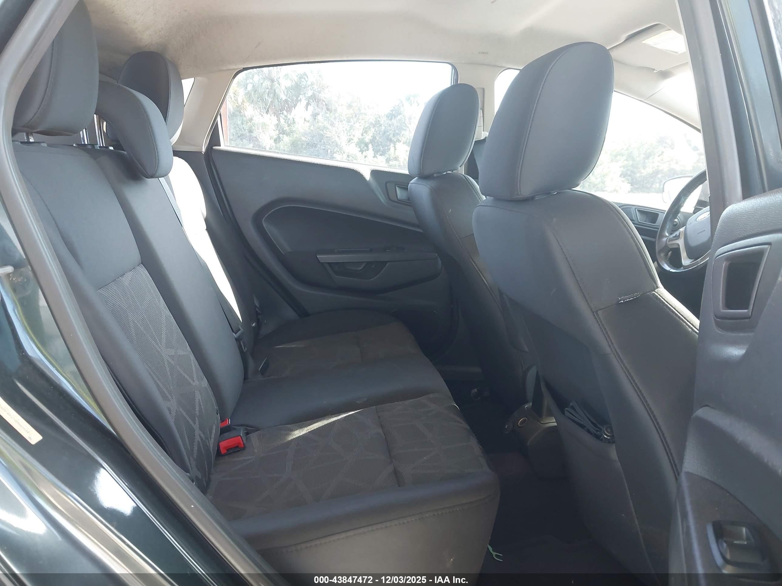 FORD FIESTA image 8