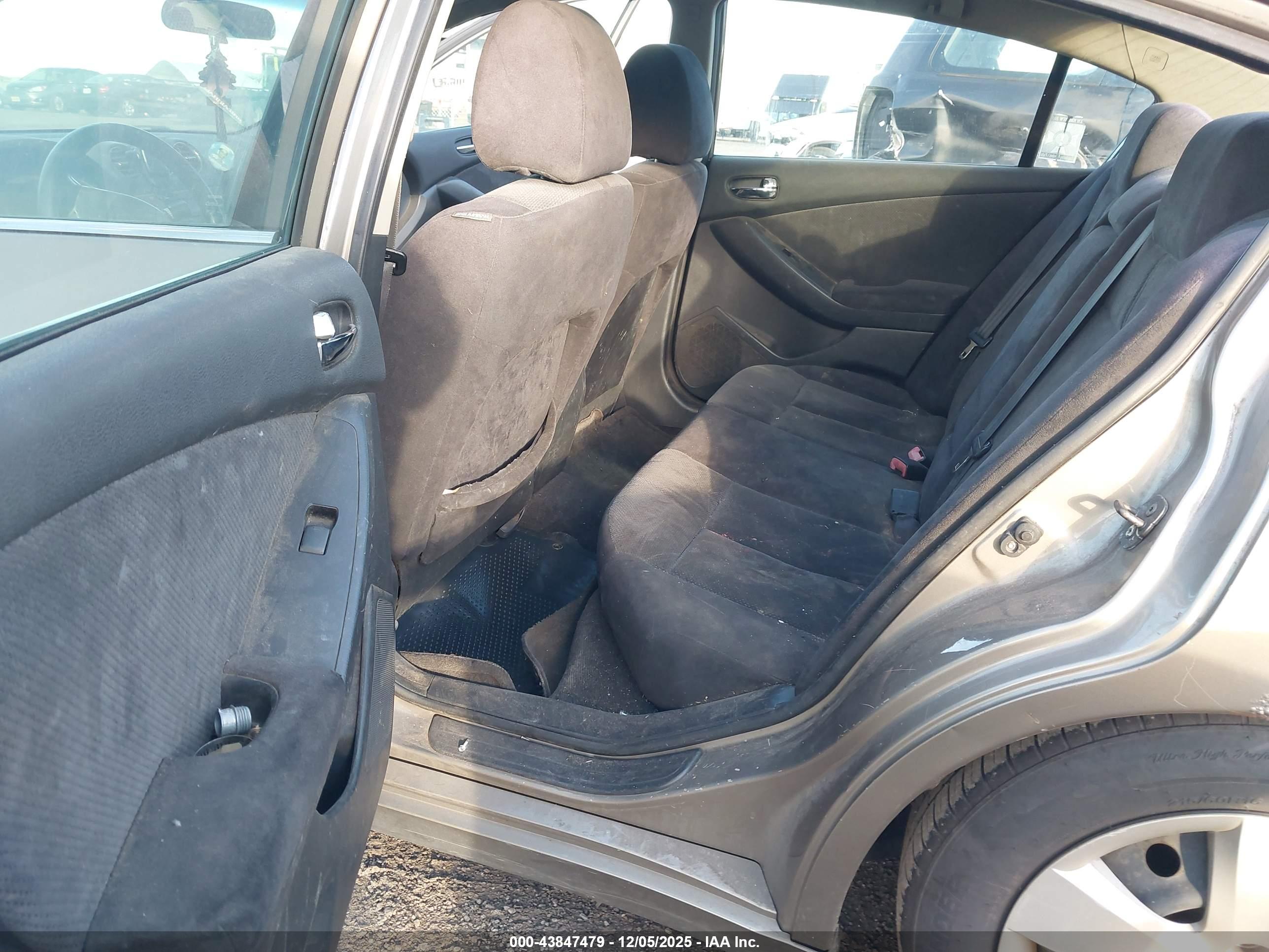 NISSAN ALTIMA image 8
