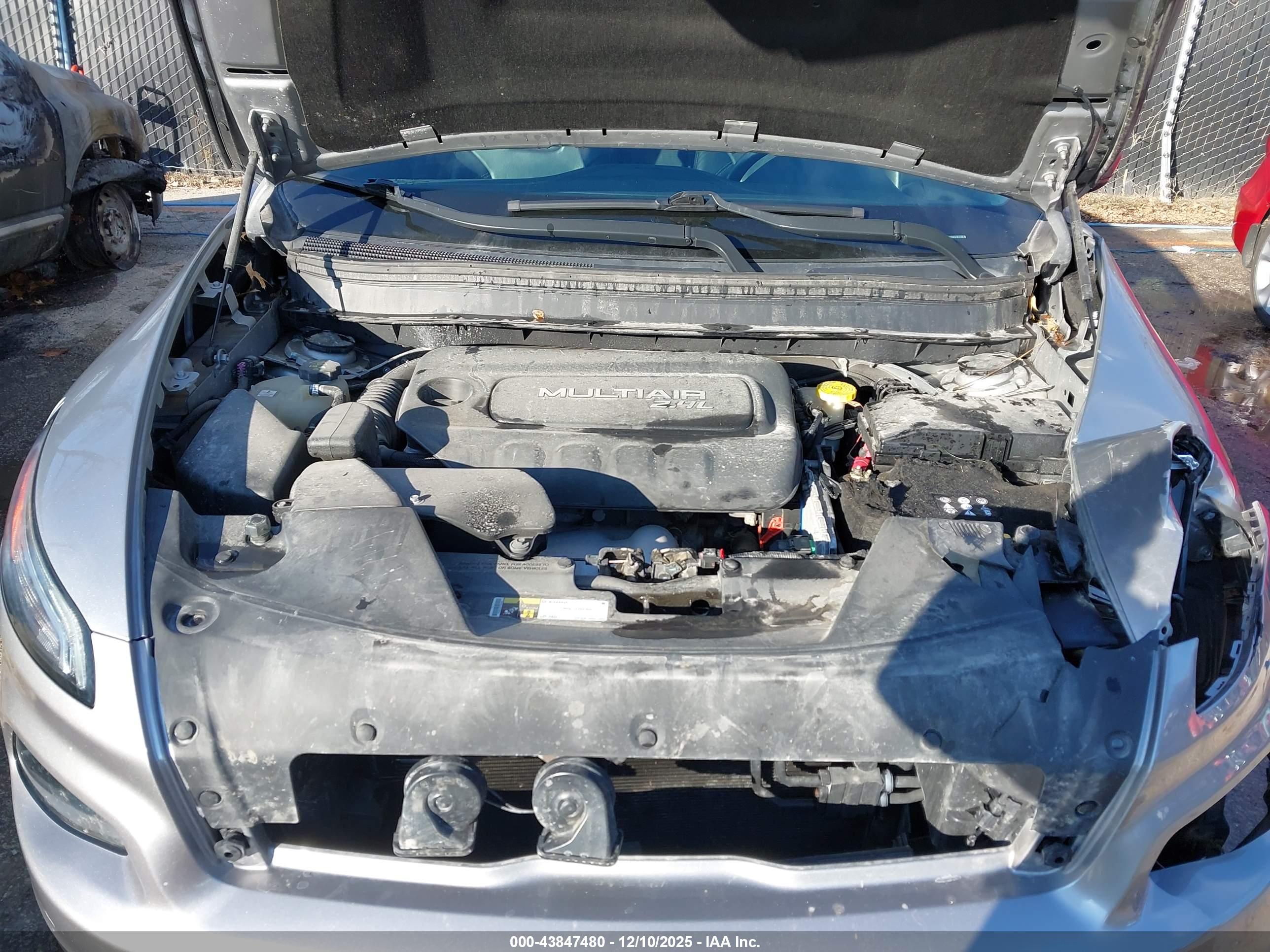 JEEP CHEROKEE image 10