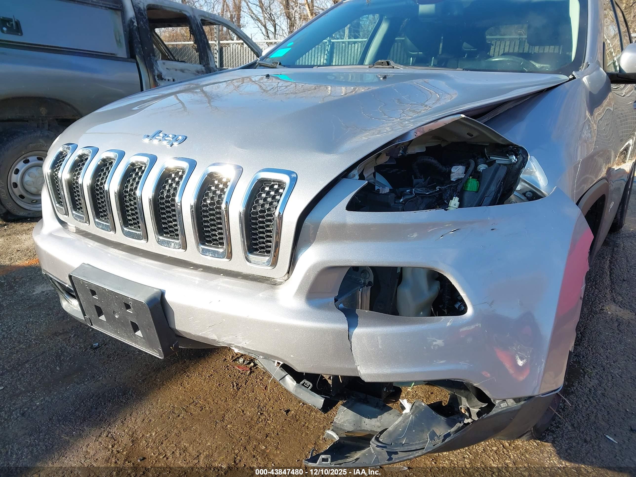 JEEP CHEROKEE image 6