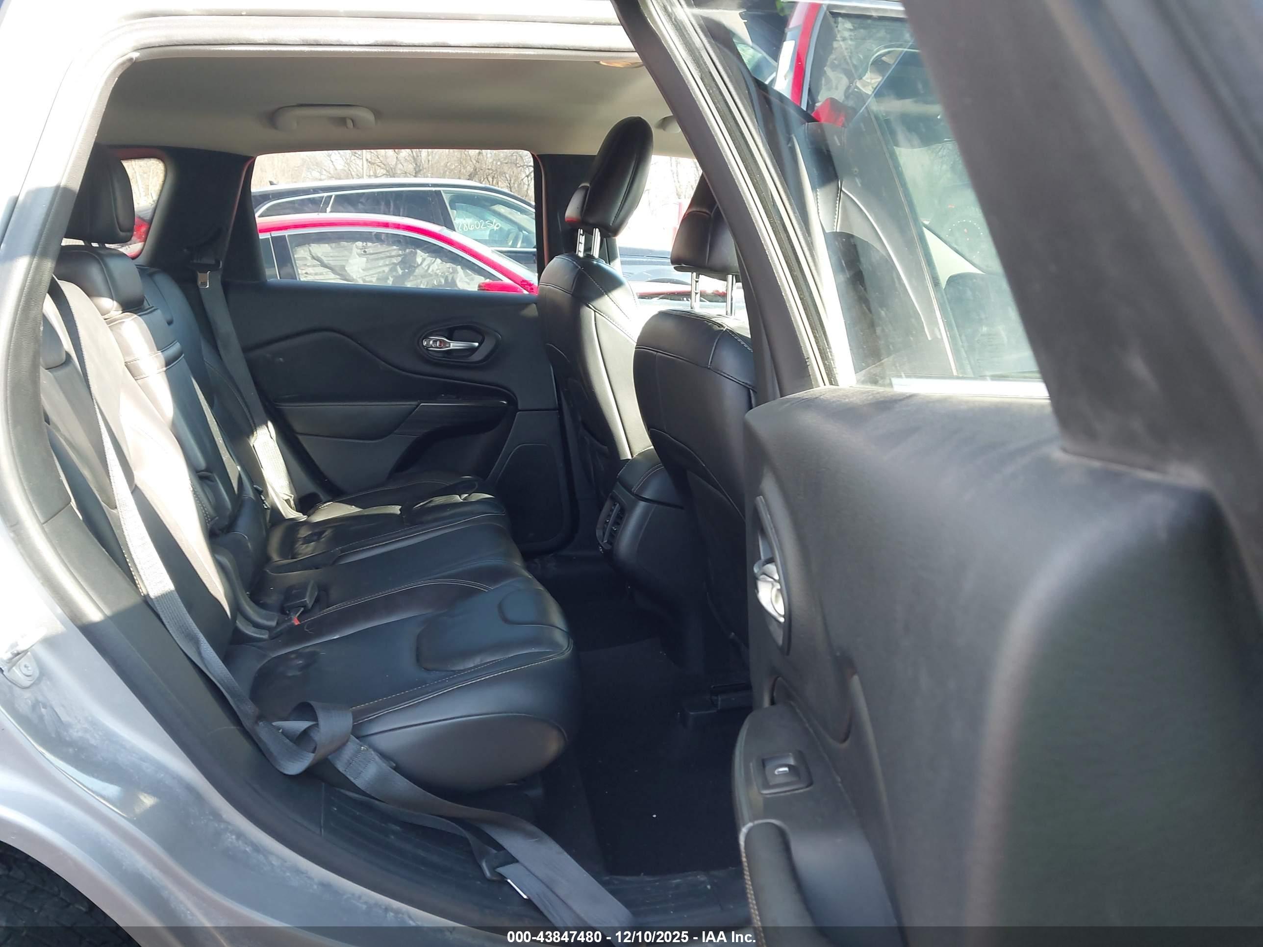 JEEP CHEROKEE image 8