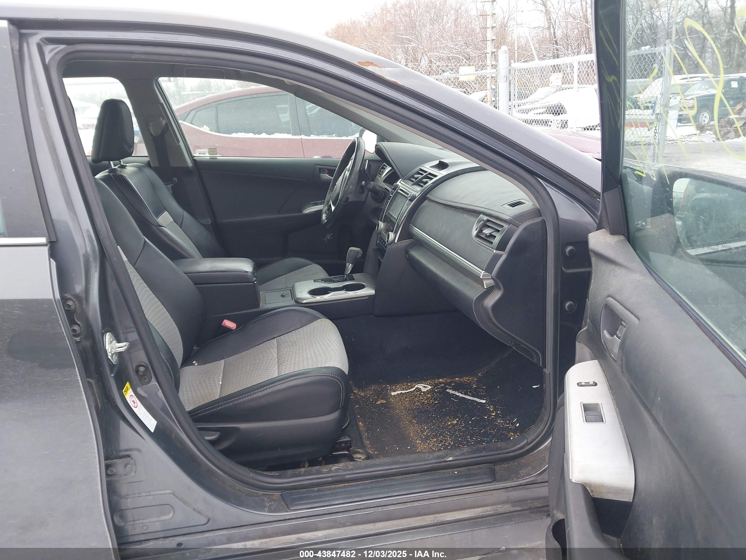 TOYOTA CAMRY image 5