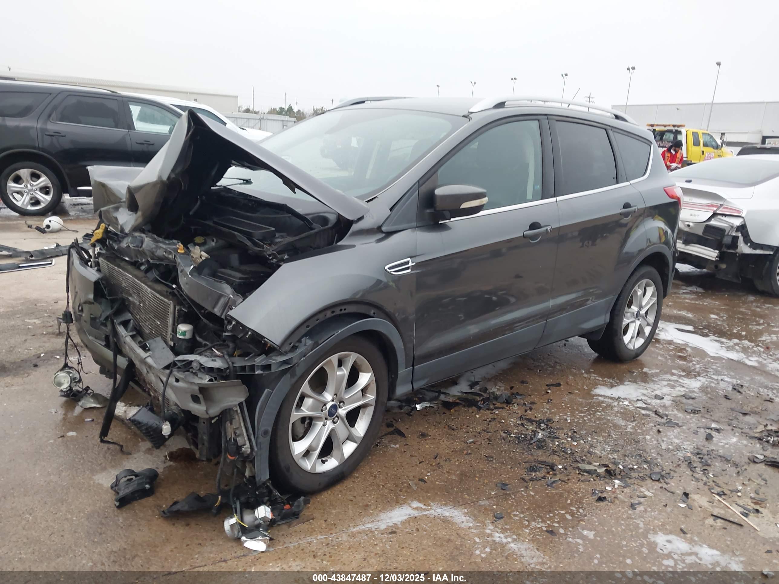 FORD ESCAPE image 2