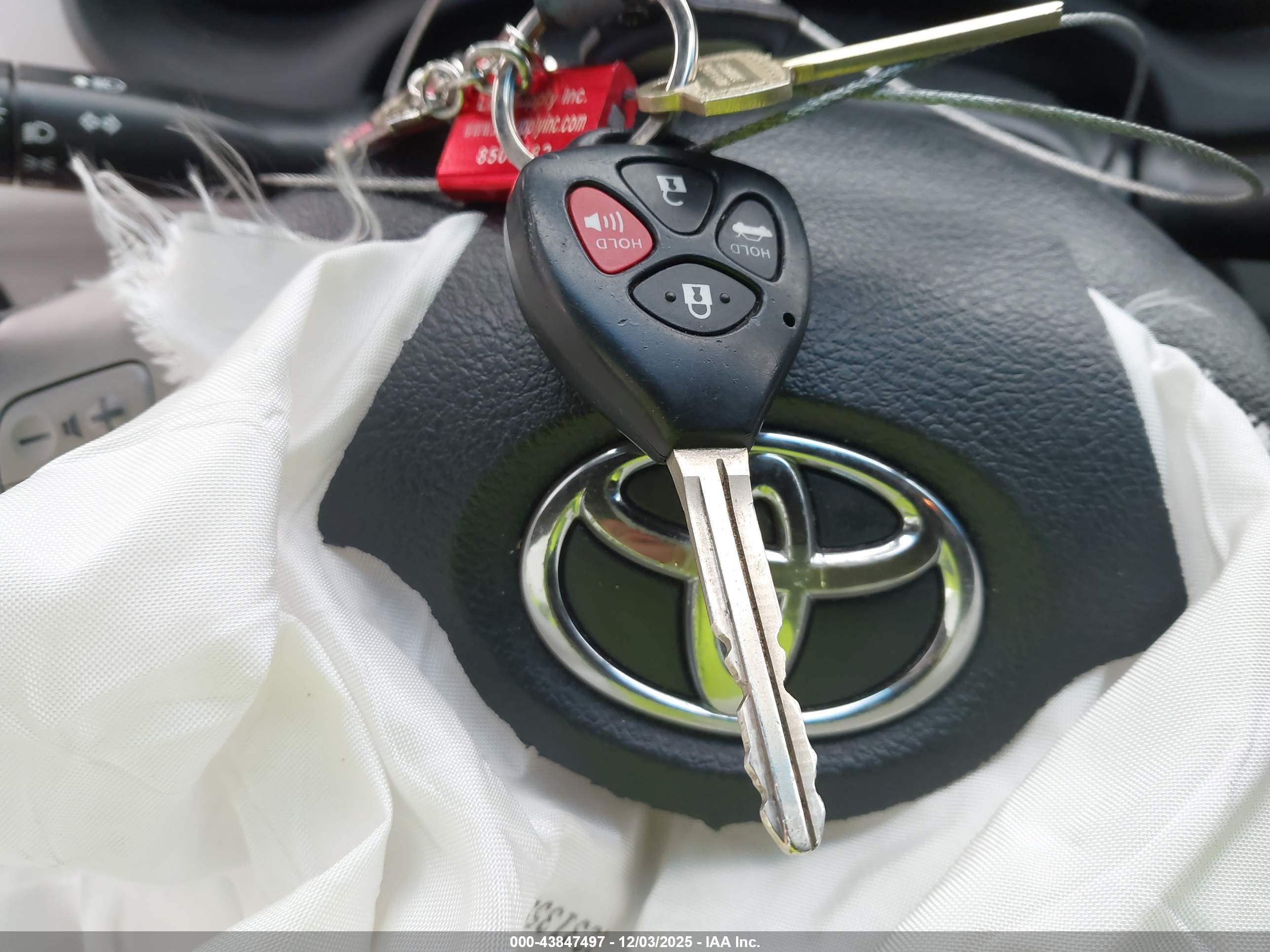 TOYOTA COROLLA image 11