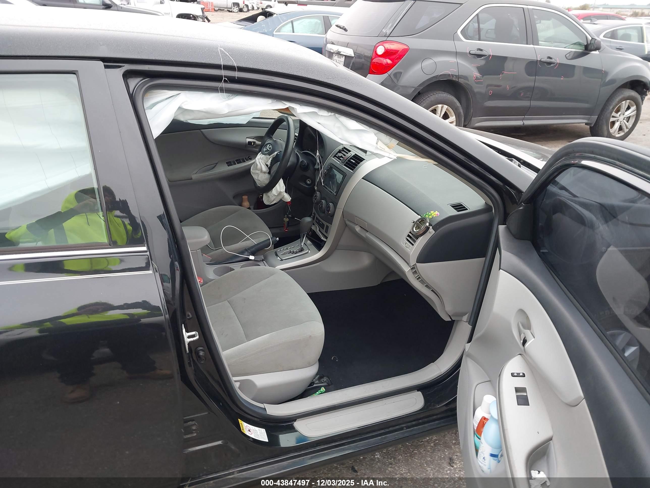 TOYOTA COROLLA image 5