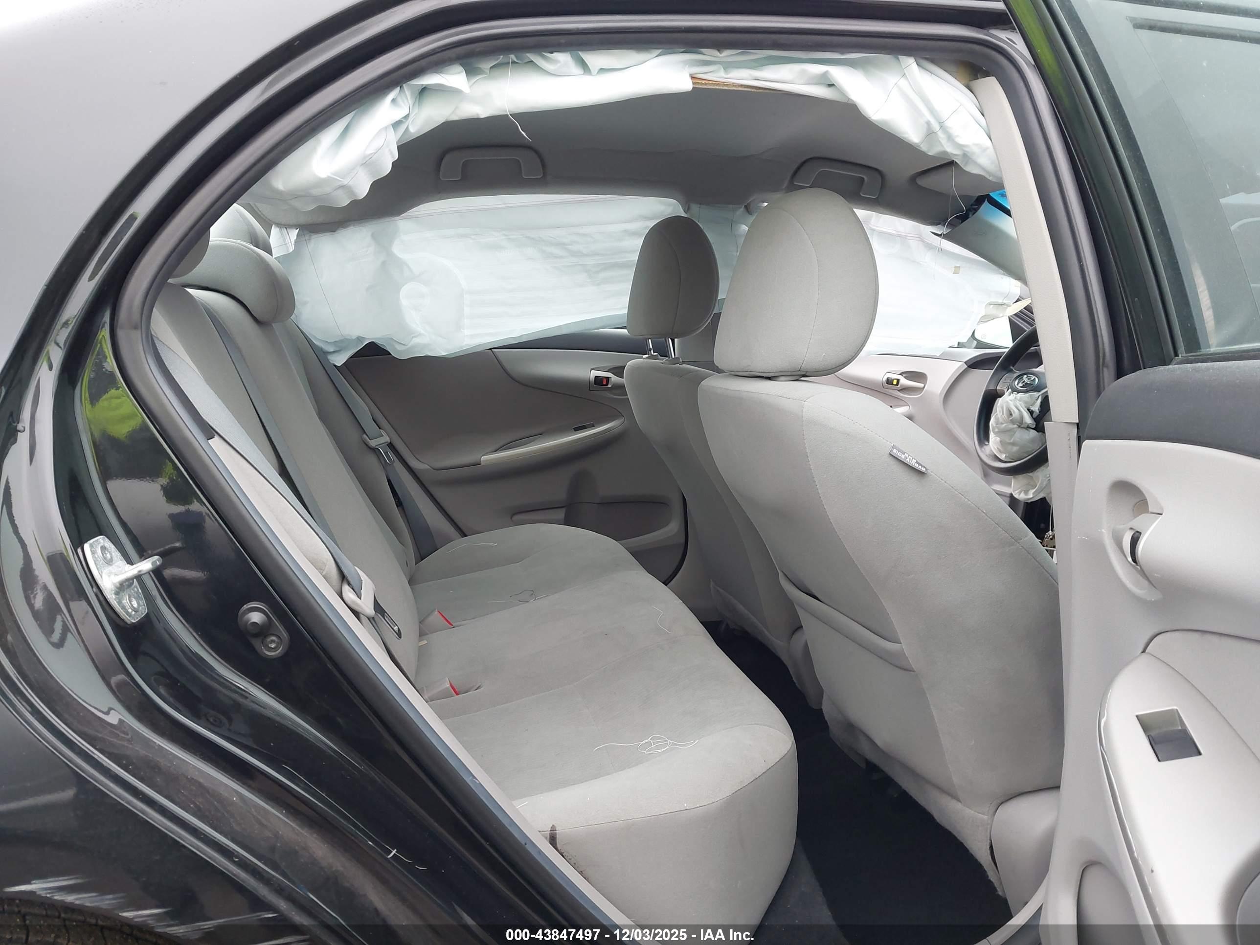 TOYOTA COROLLA image 8