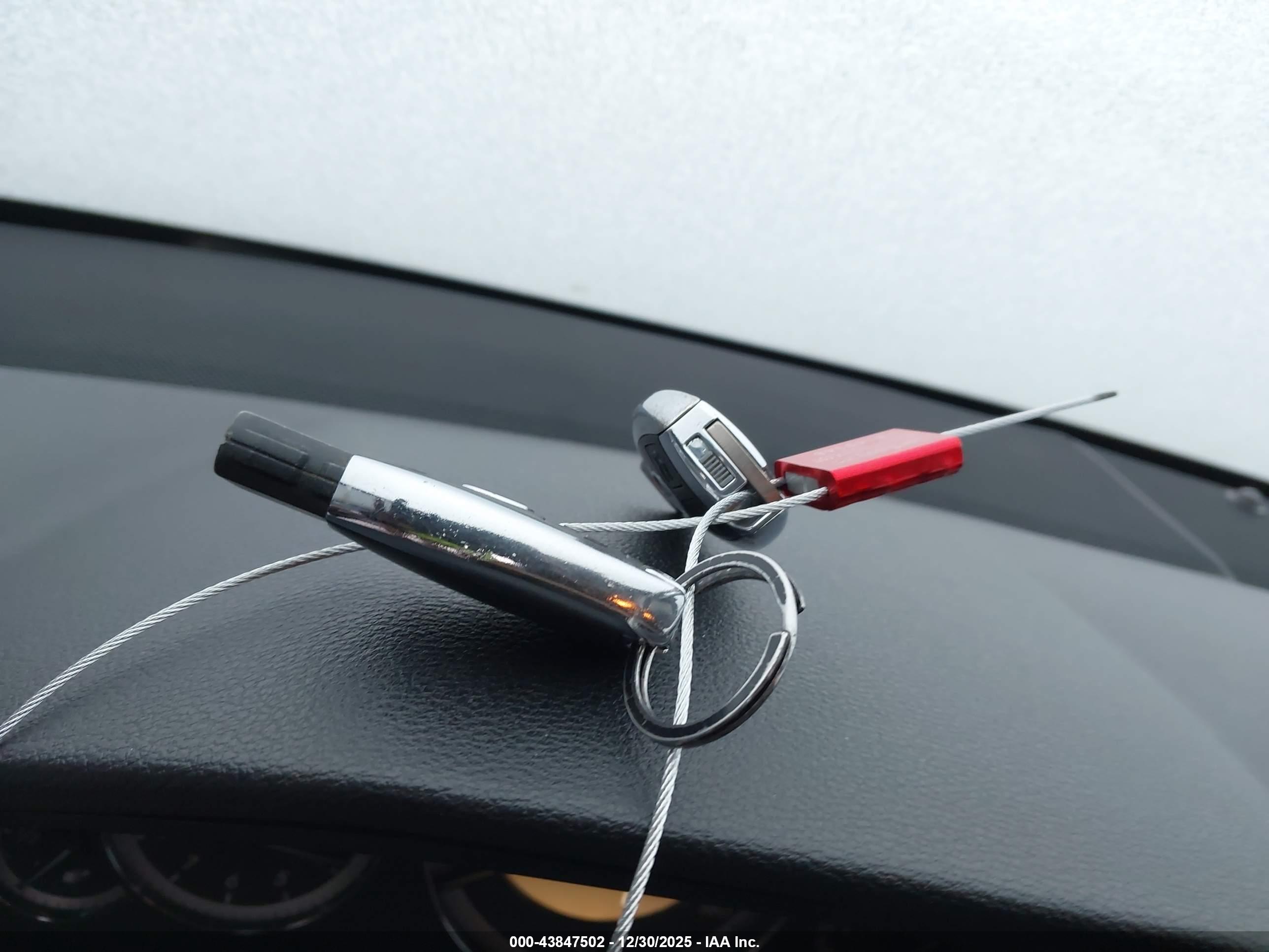 MERCEDES-BENZ E image 11