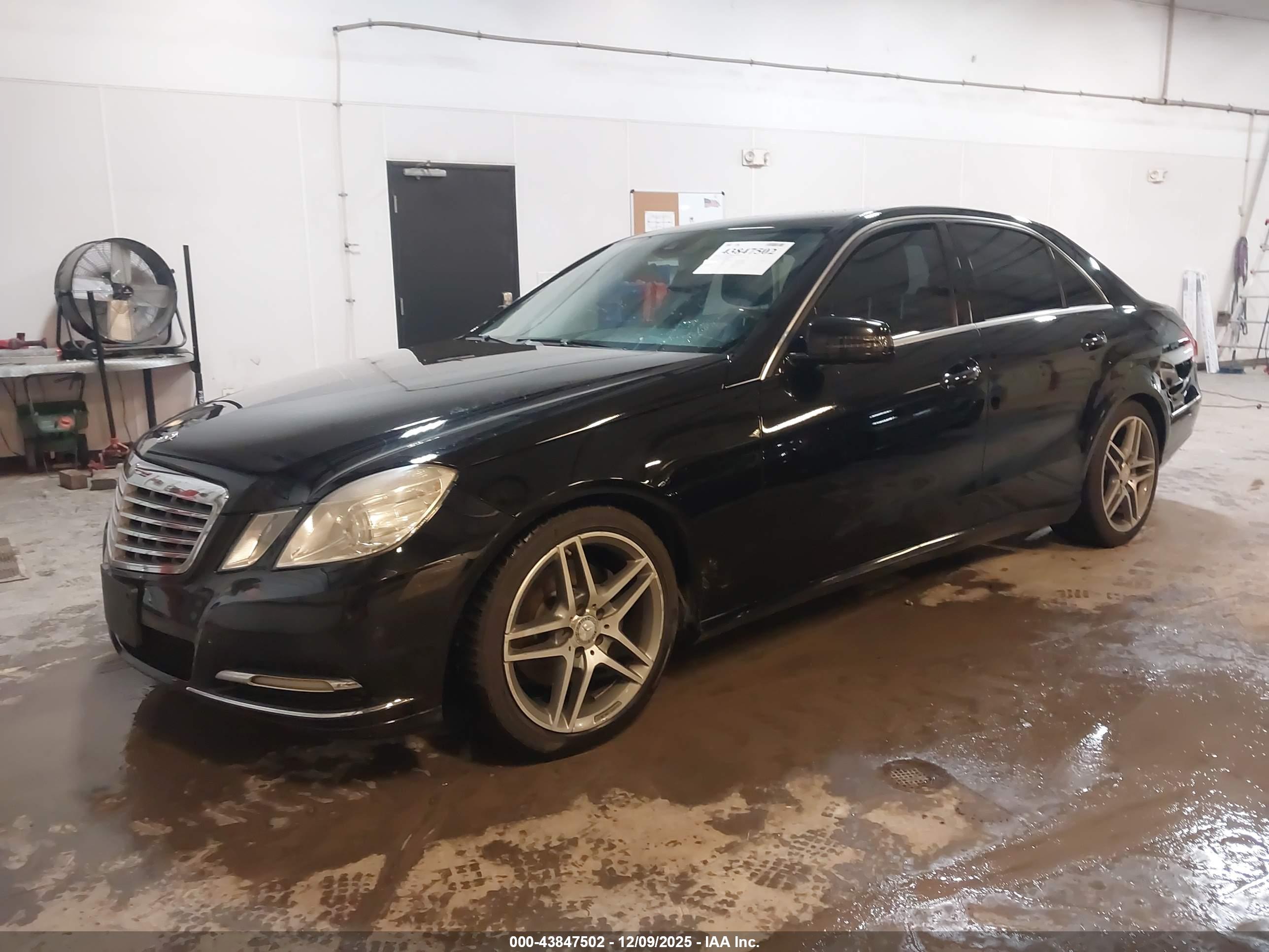 MERCEDES-BENZ E image 2