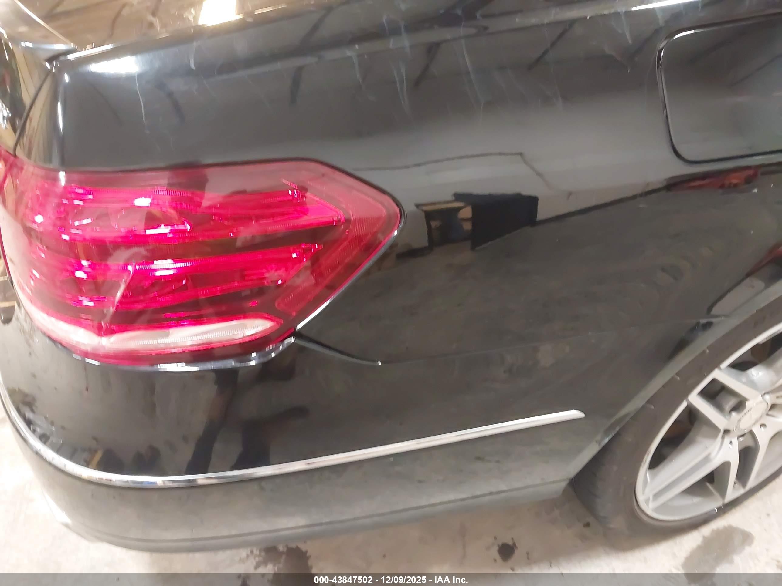 MERCEDES-BENZ E image 6