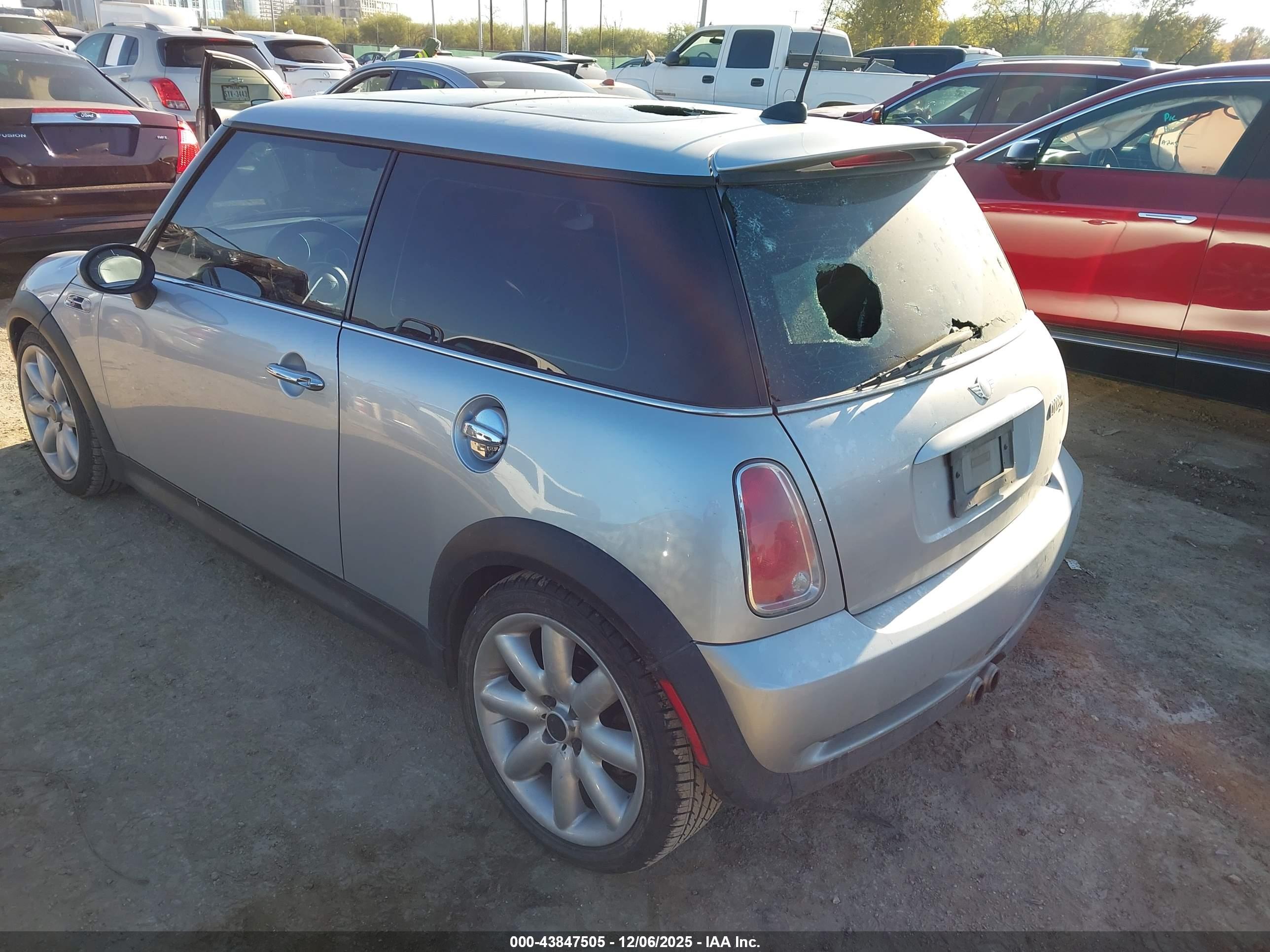 MINI COOPER image 3