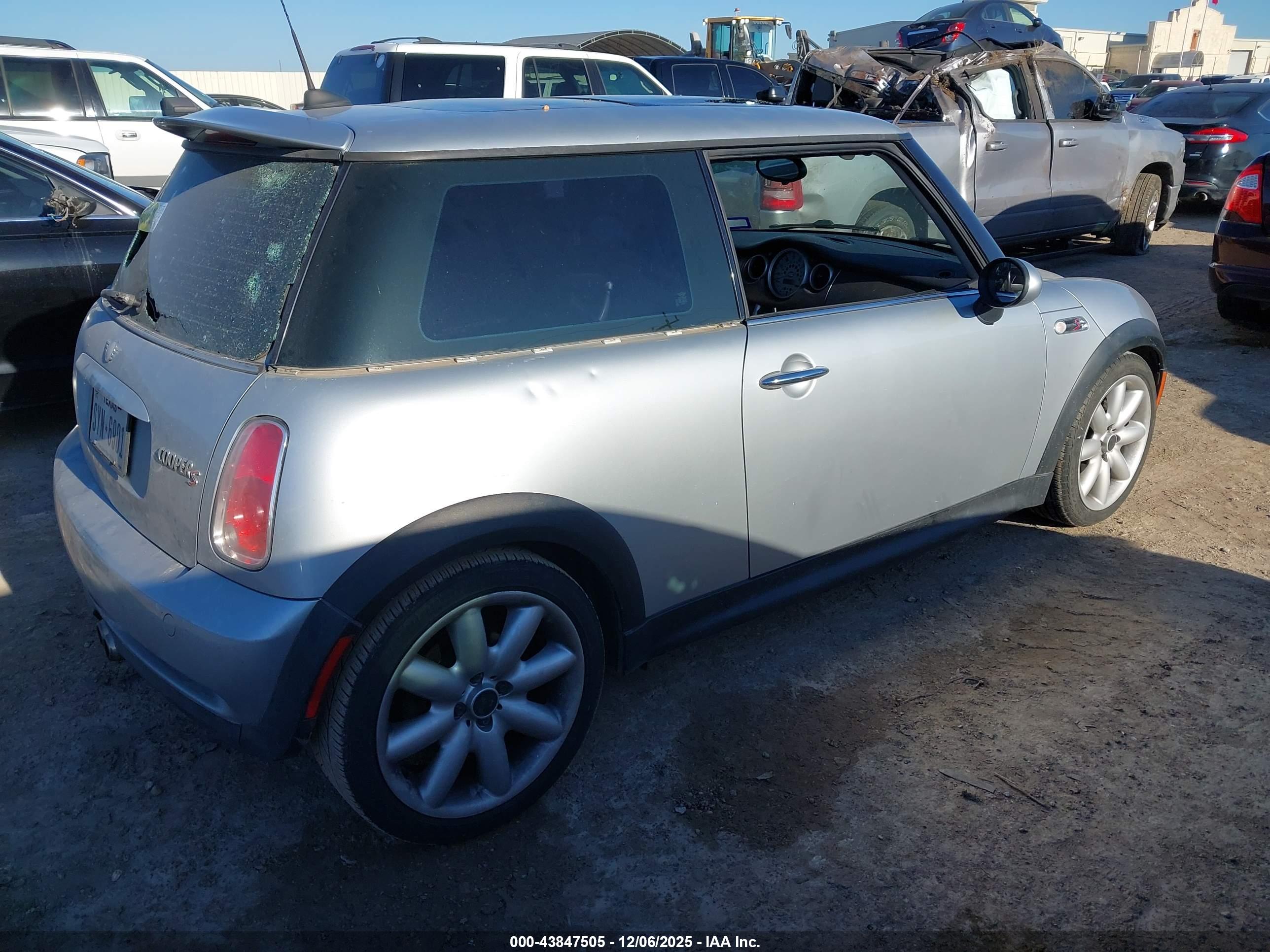 MINI COOPER image 4
