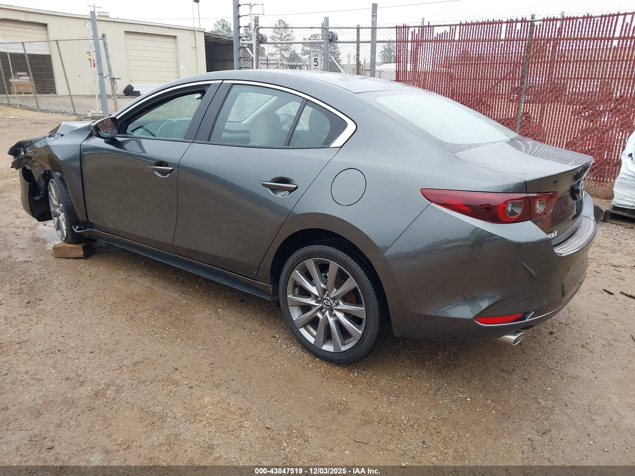 MAZDA MAZDA3 image 3
