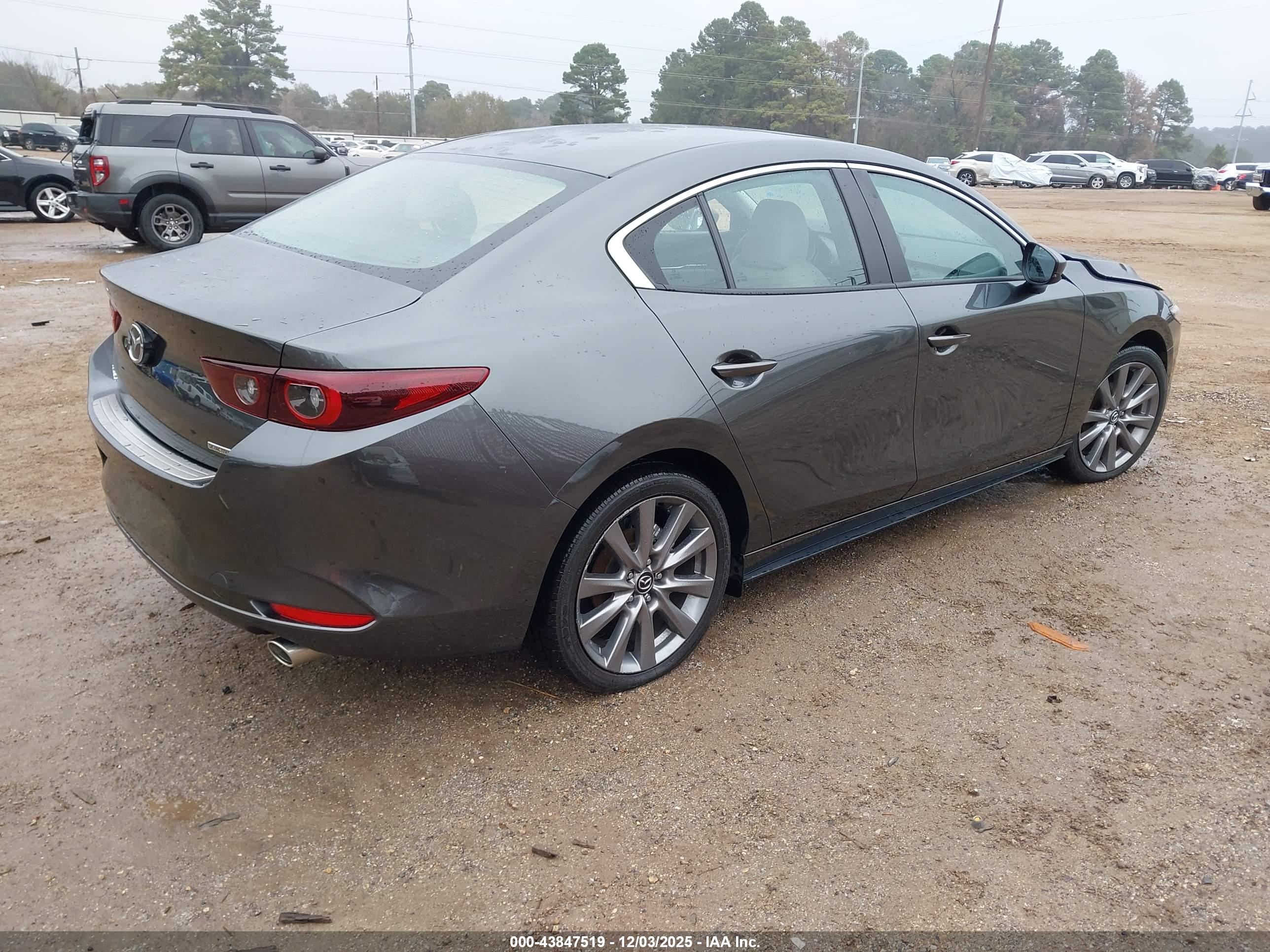 MAZDA MAZDA3 image 4