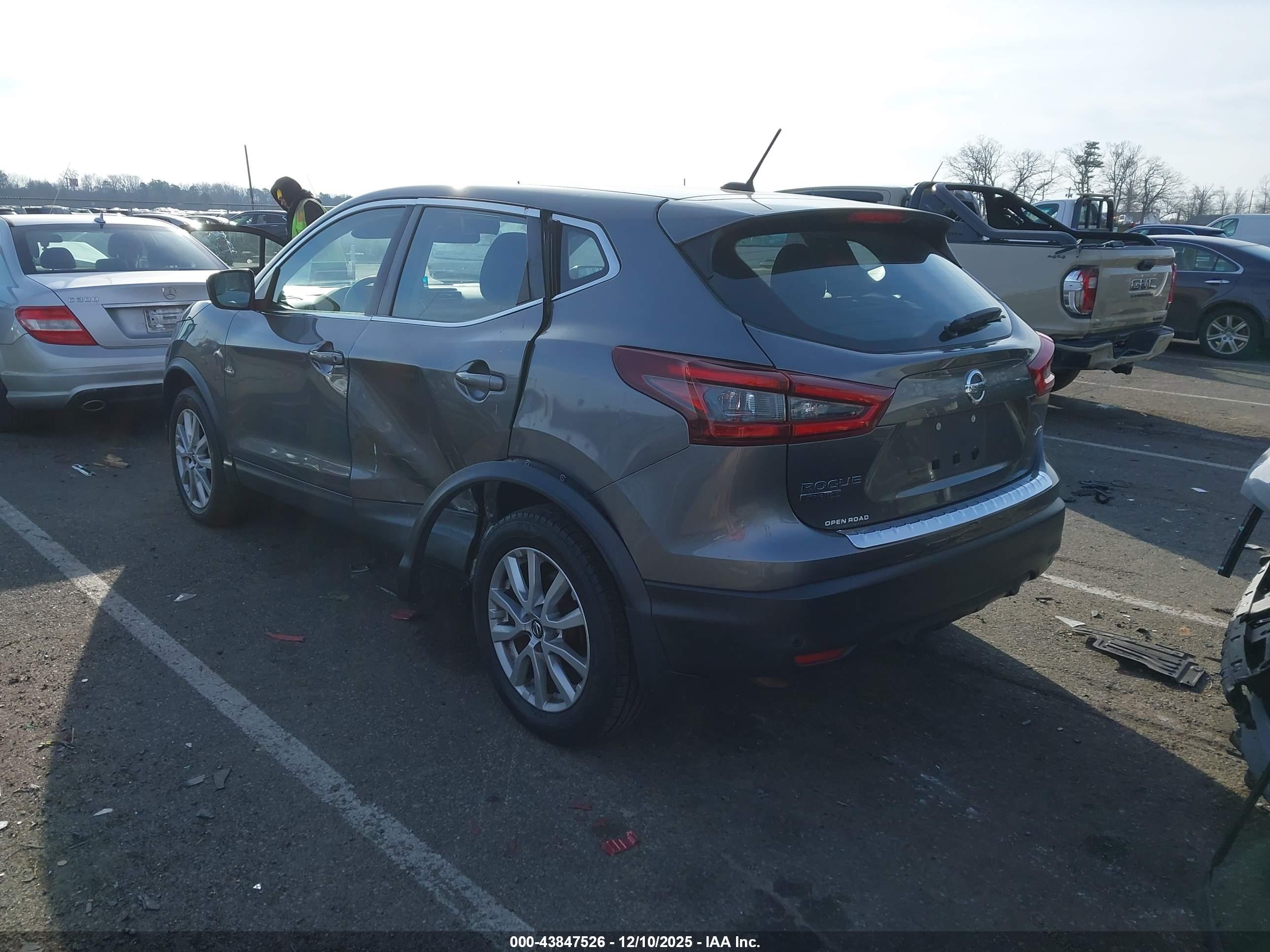 NISSAN ROGUE image 3