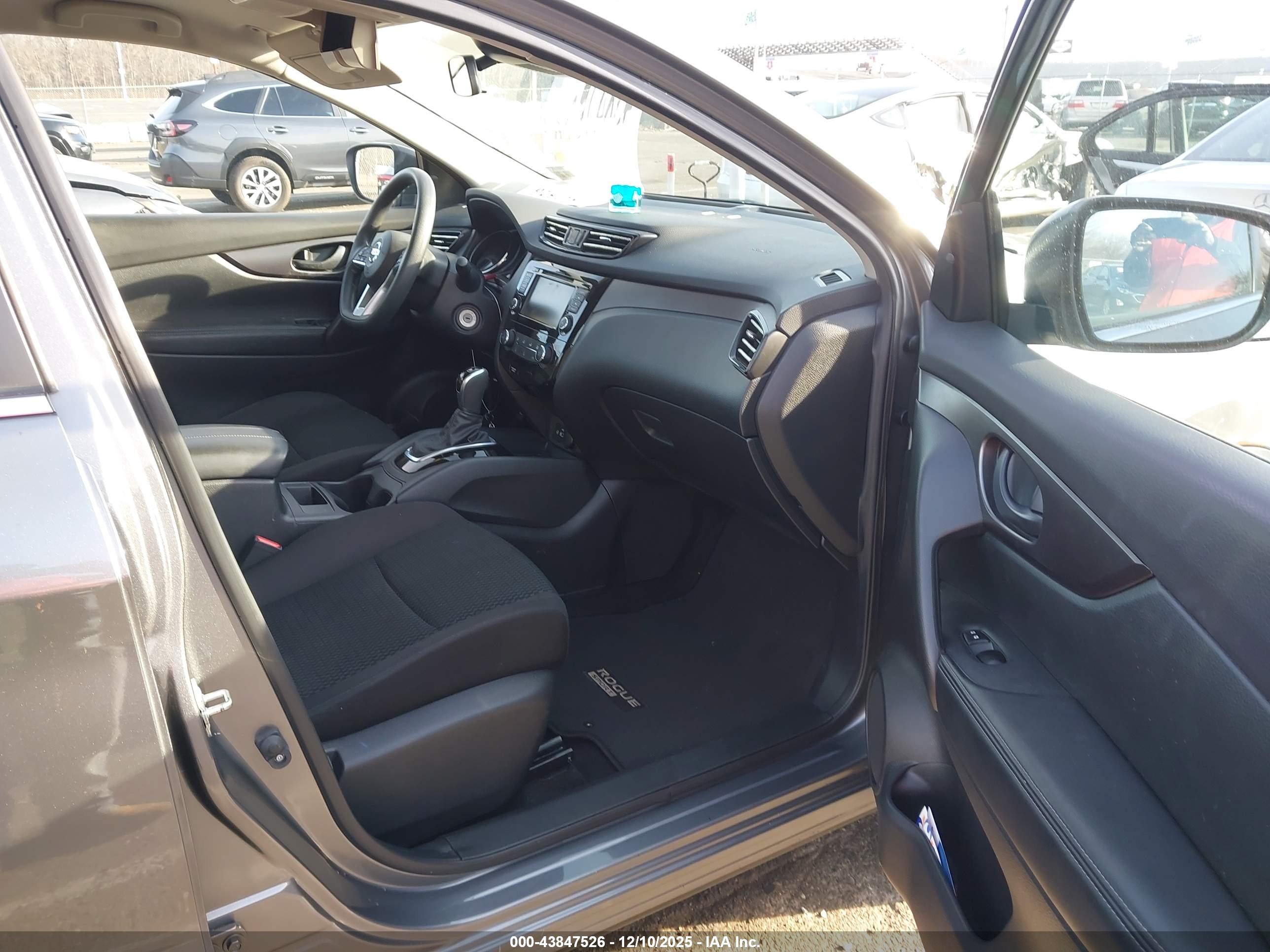 NISSAN ROGUE image 5