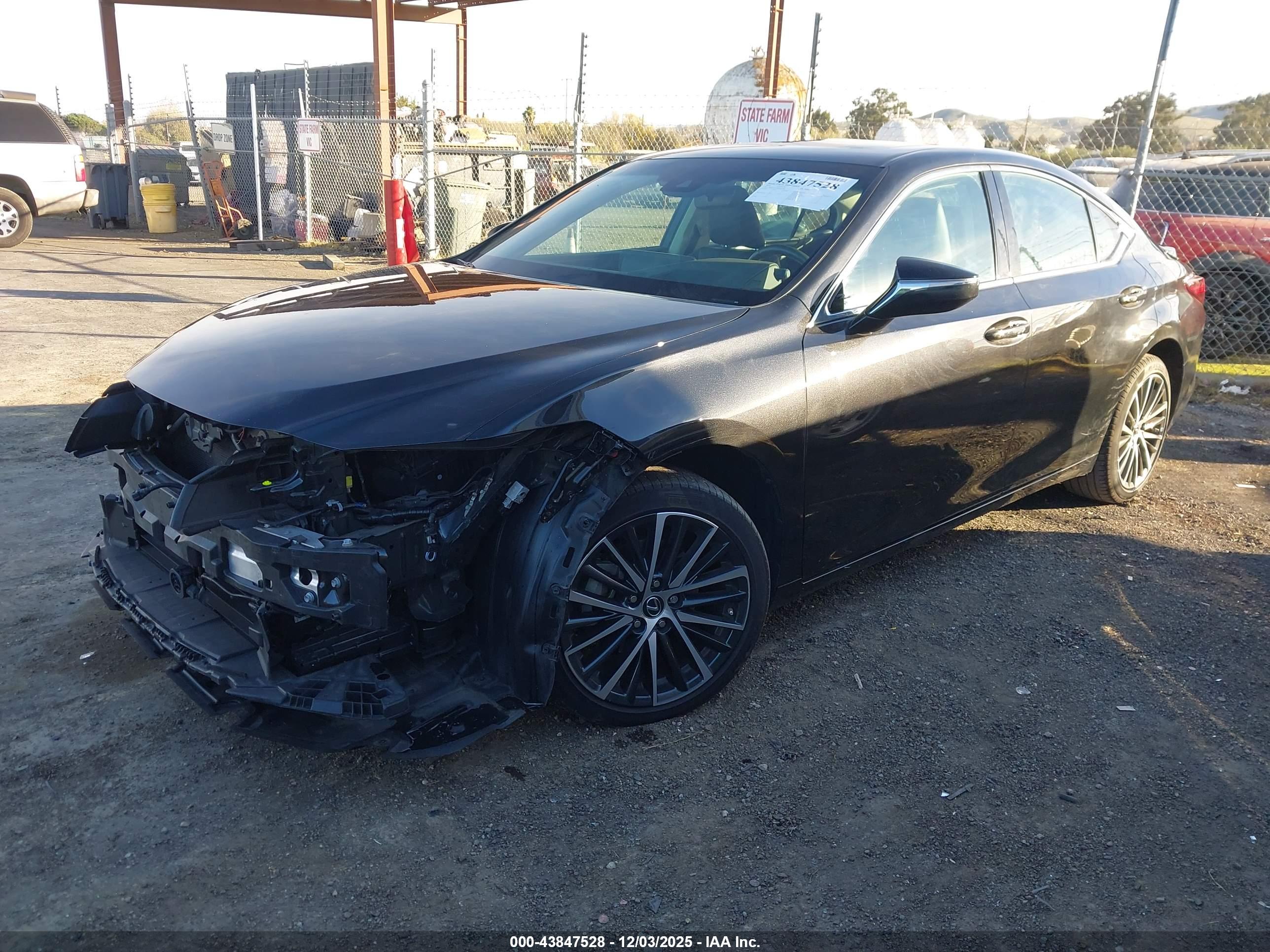 LEXUS ES image 2