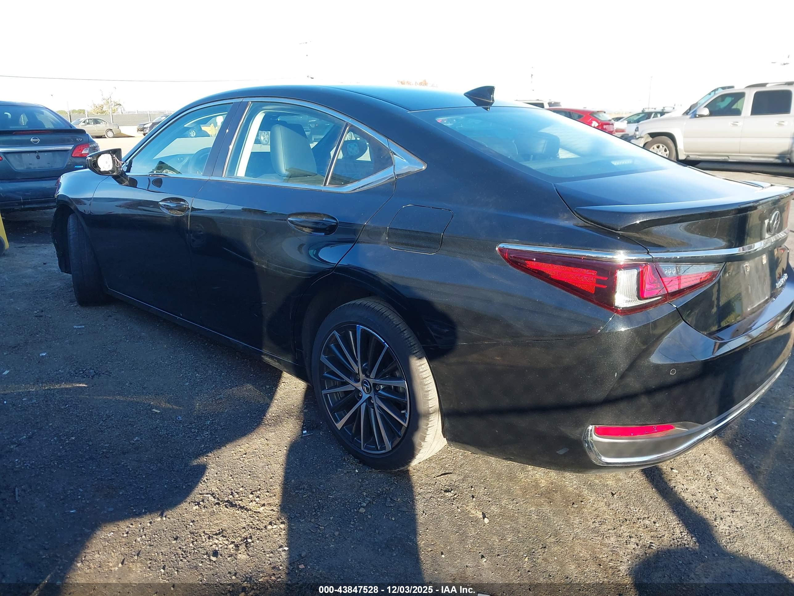 LEXUS ES image 3