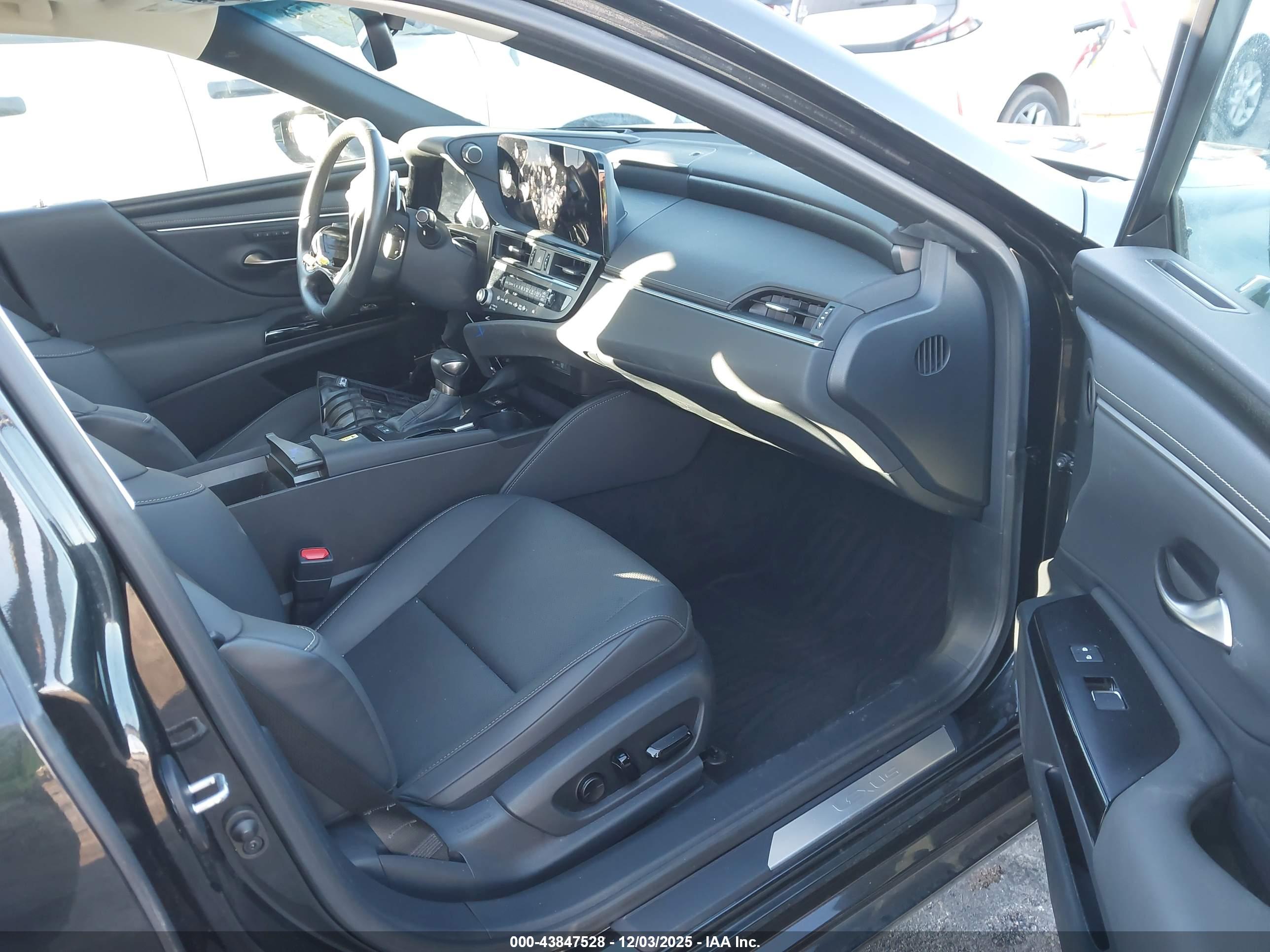 LEXUS ES image 5