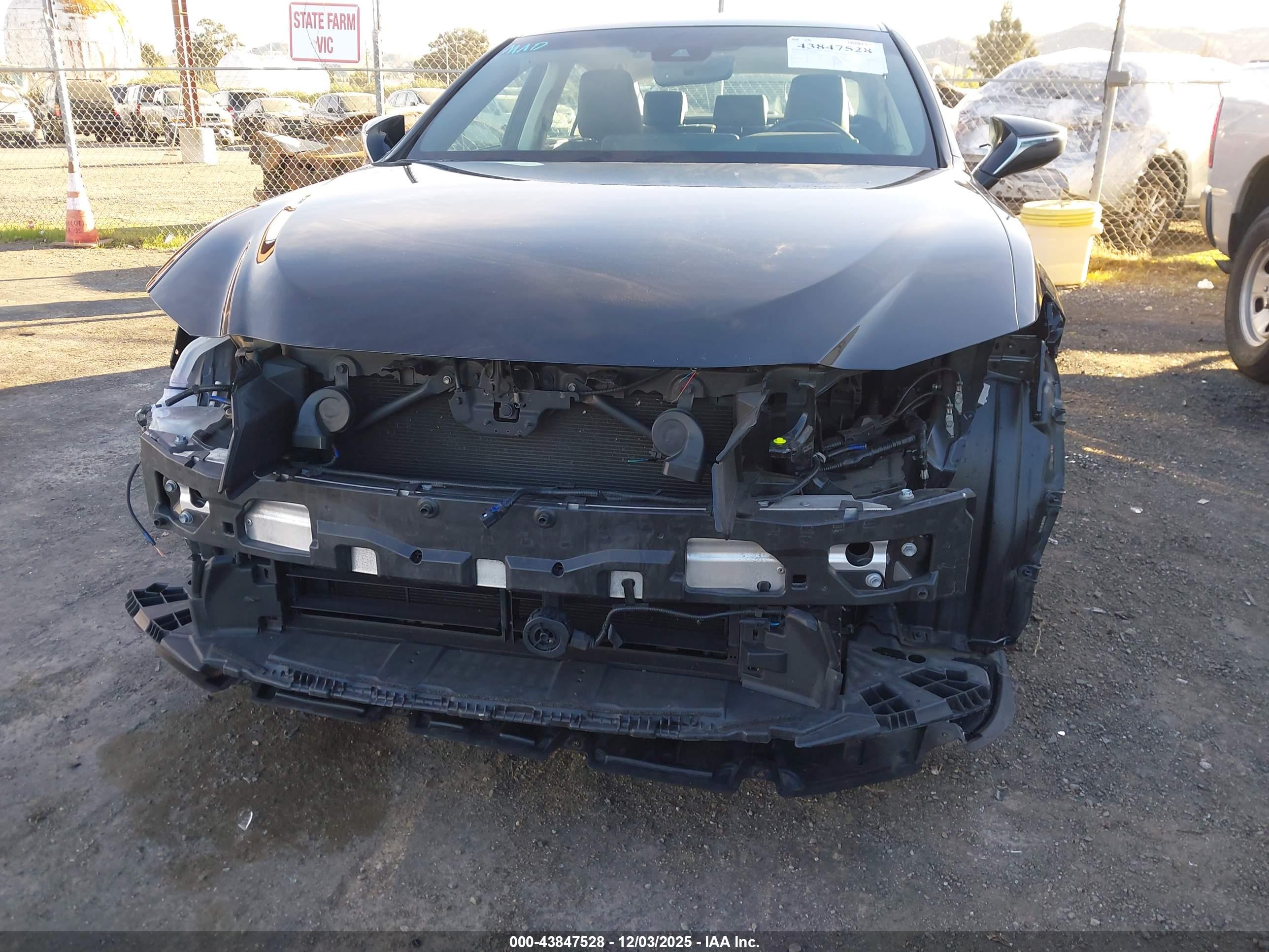LEXUS ES image 6