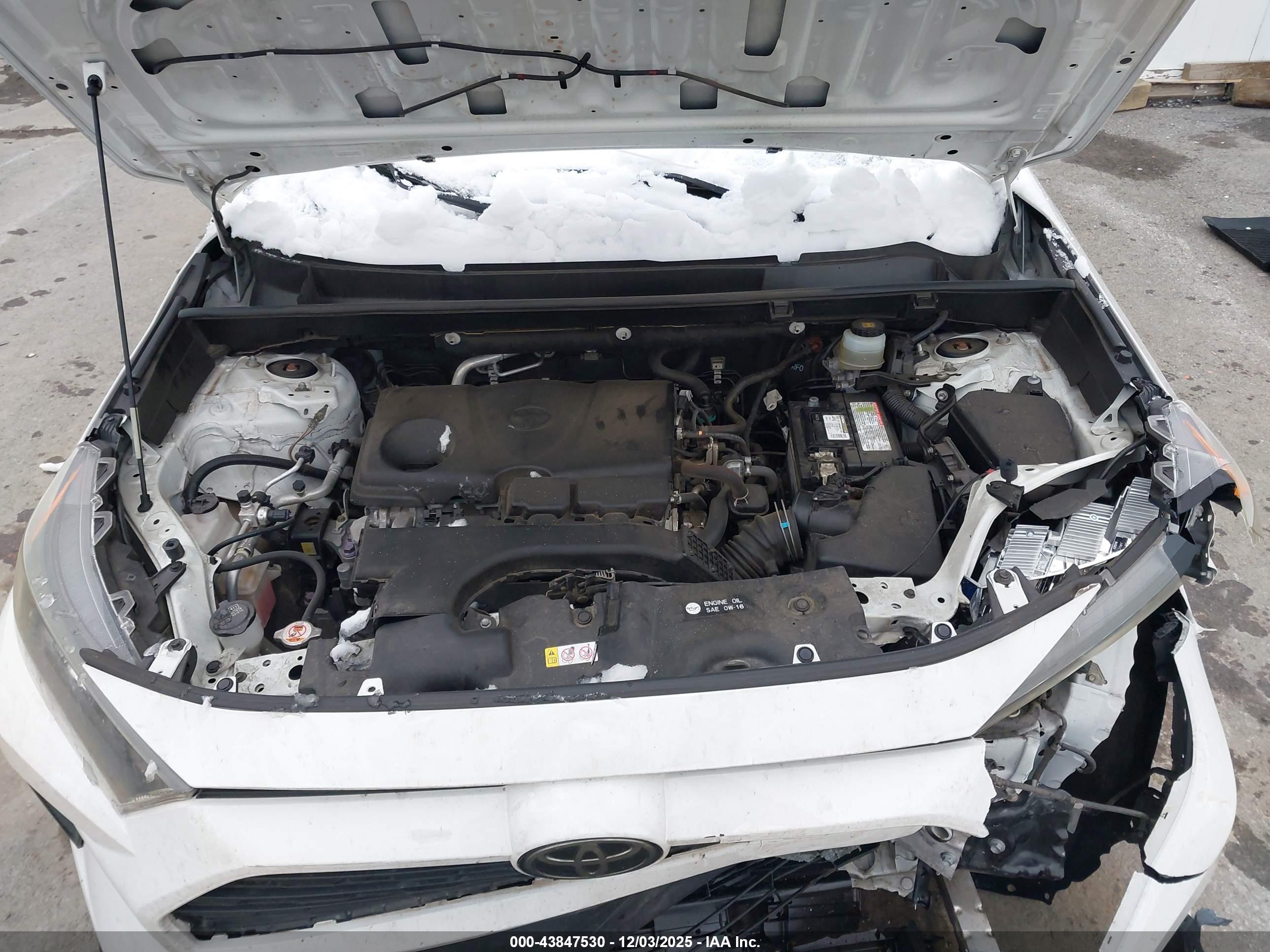 TOYOTA RAV4 image 10