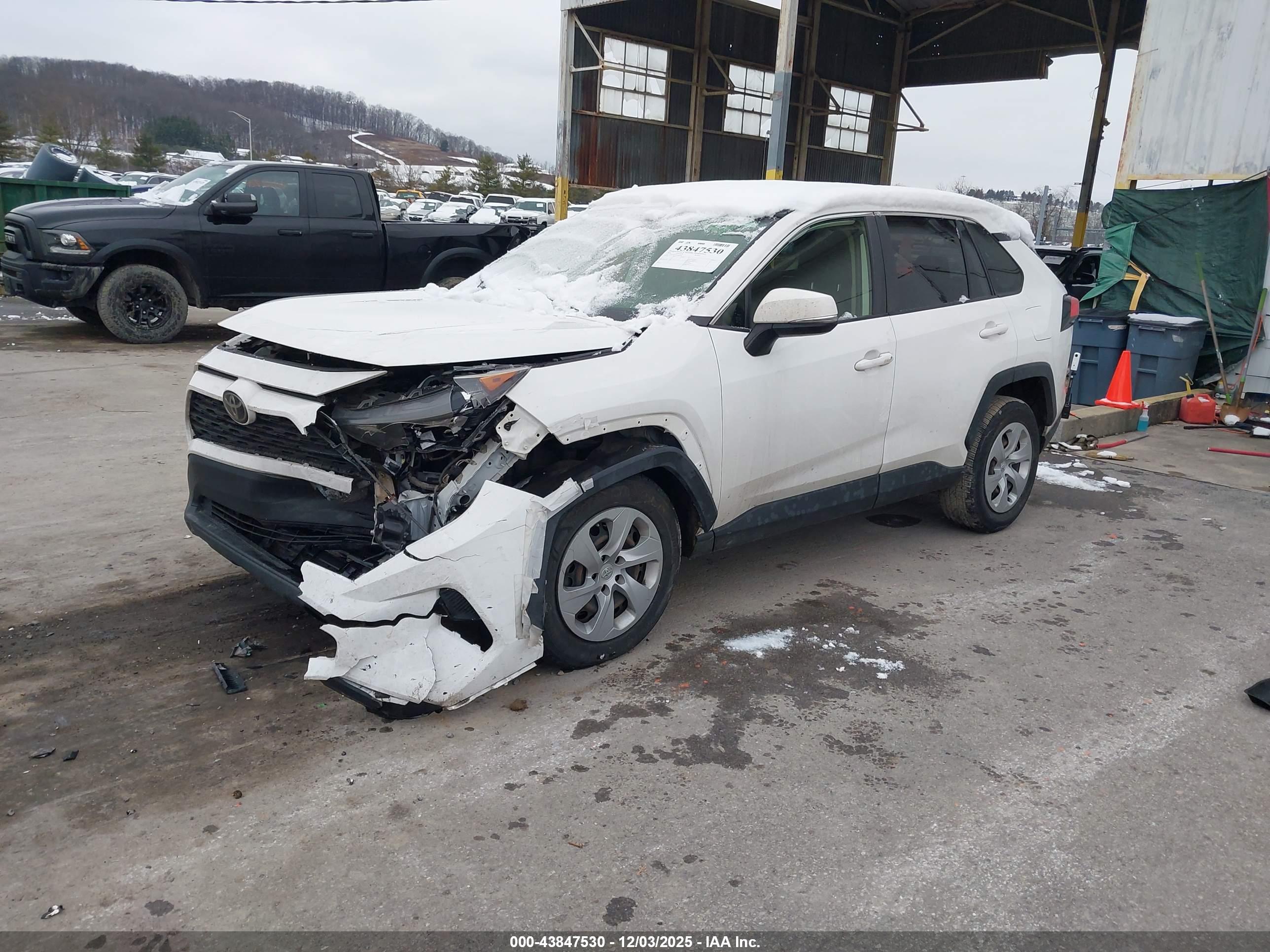 TOYOTA RAV4 image 2