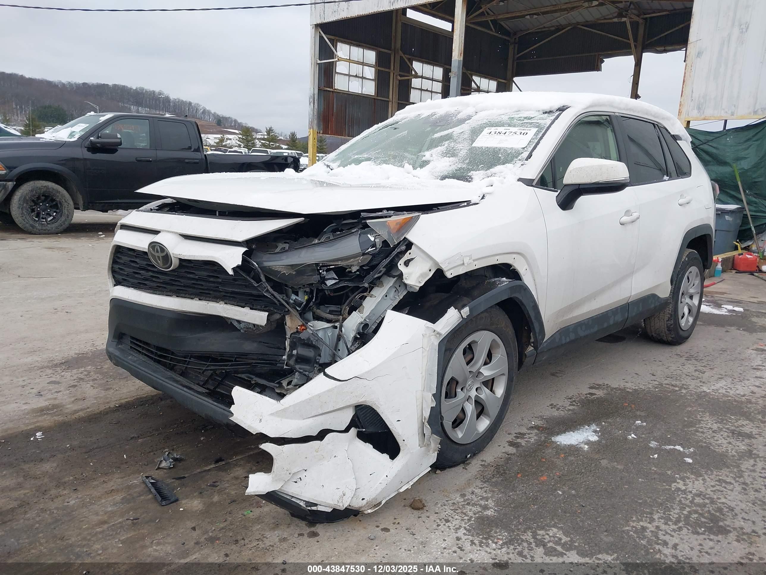 TOYOTA RAV4 image 6