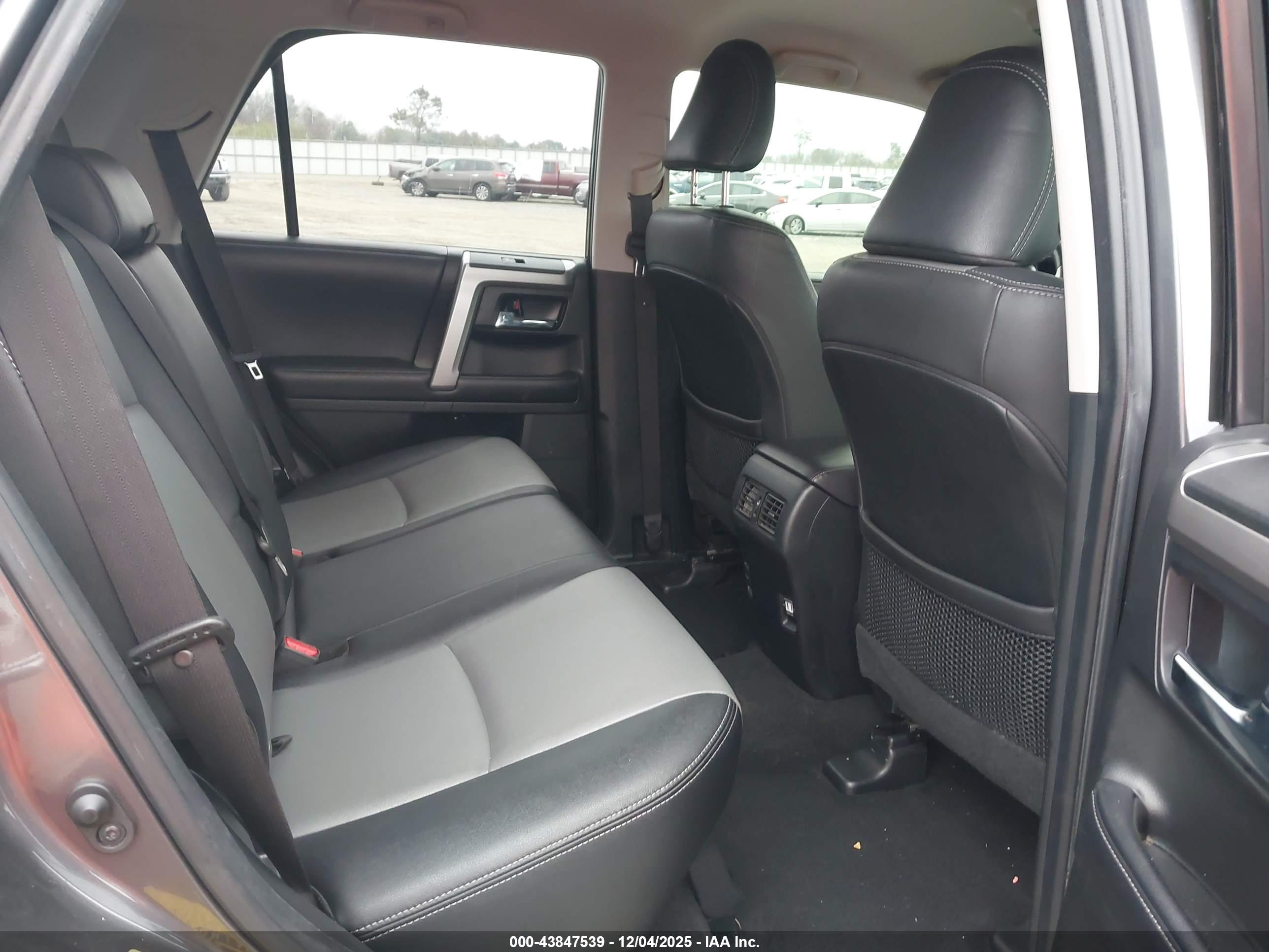 TOYOTA 4RUNNER image 8