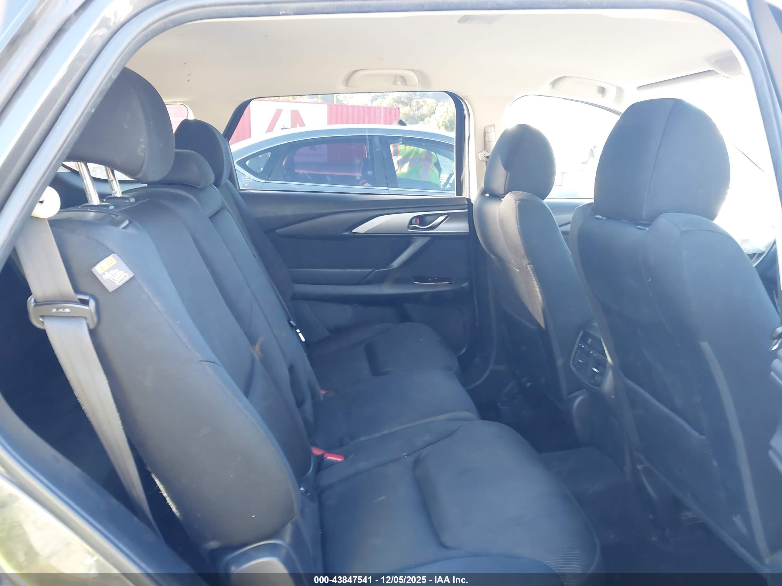 MAZDA CX-9 image 8