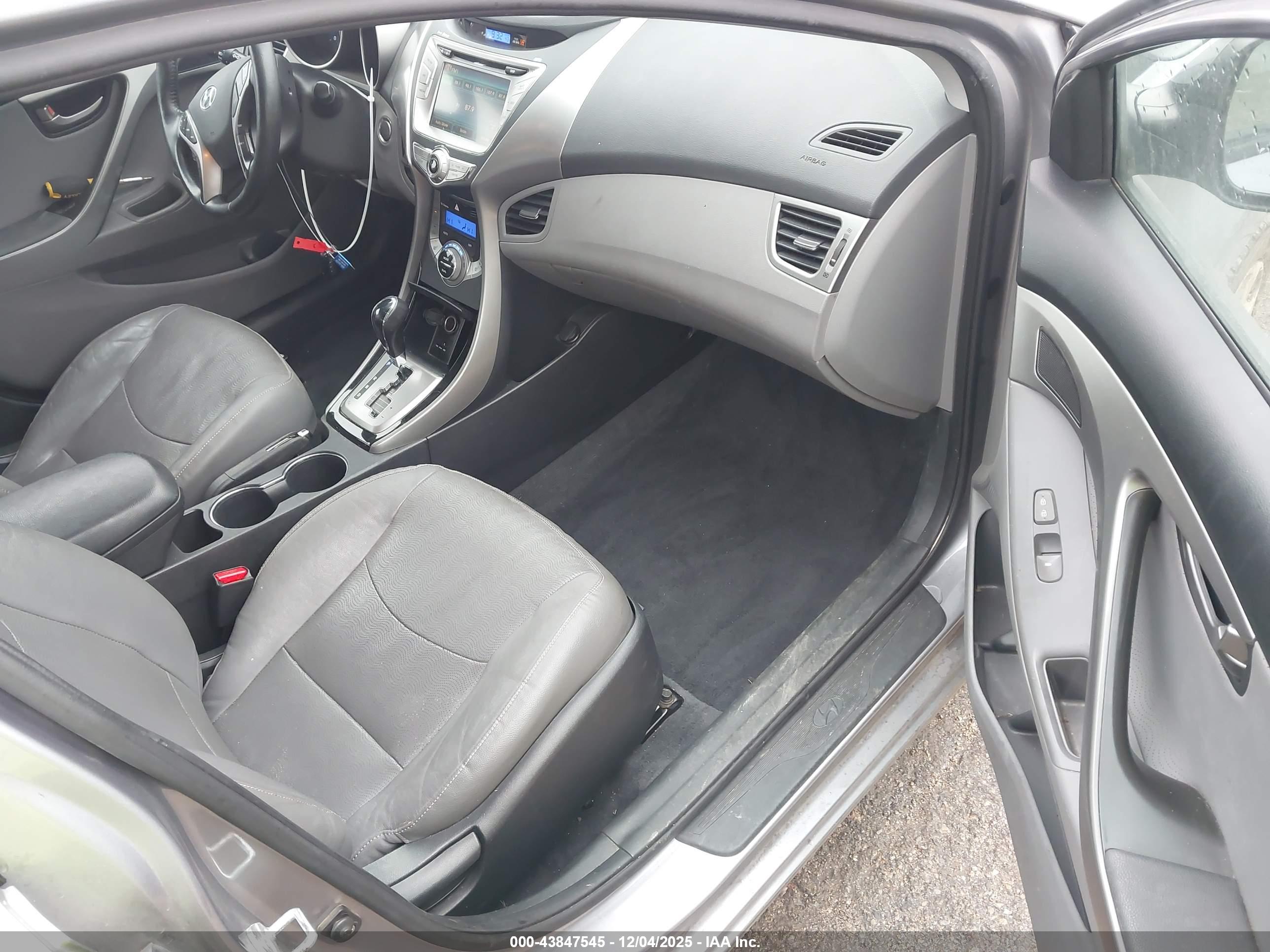 HYUNDAI ELANTRA image 5