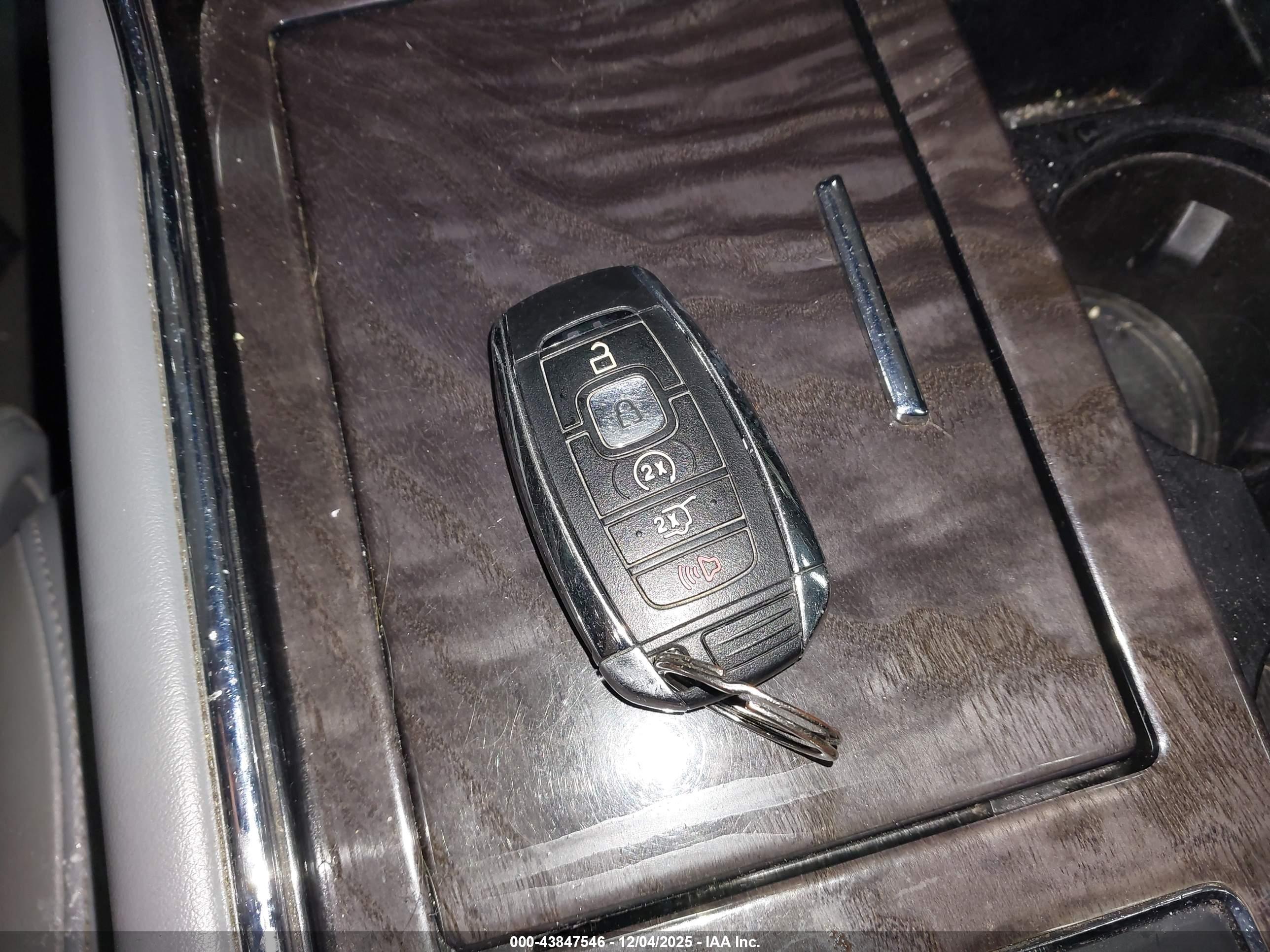 LINCOLN NAVIGATOR image 11
