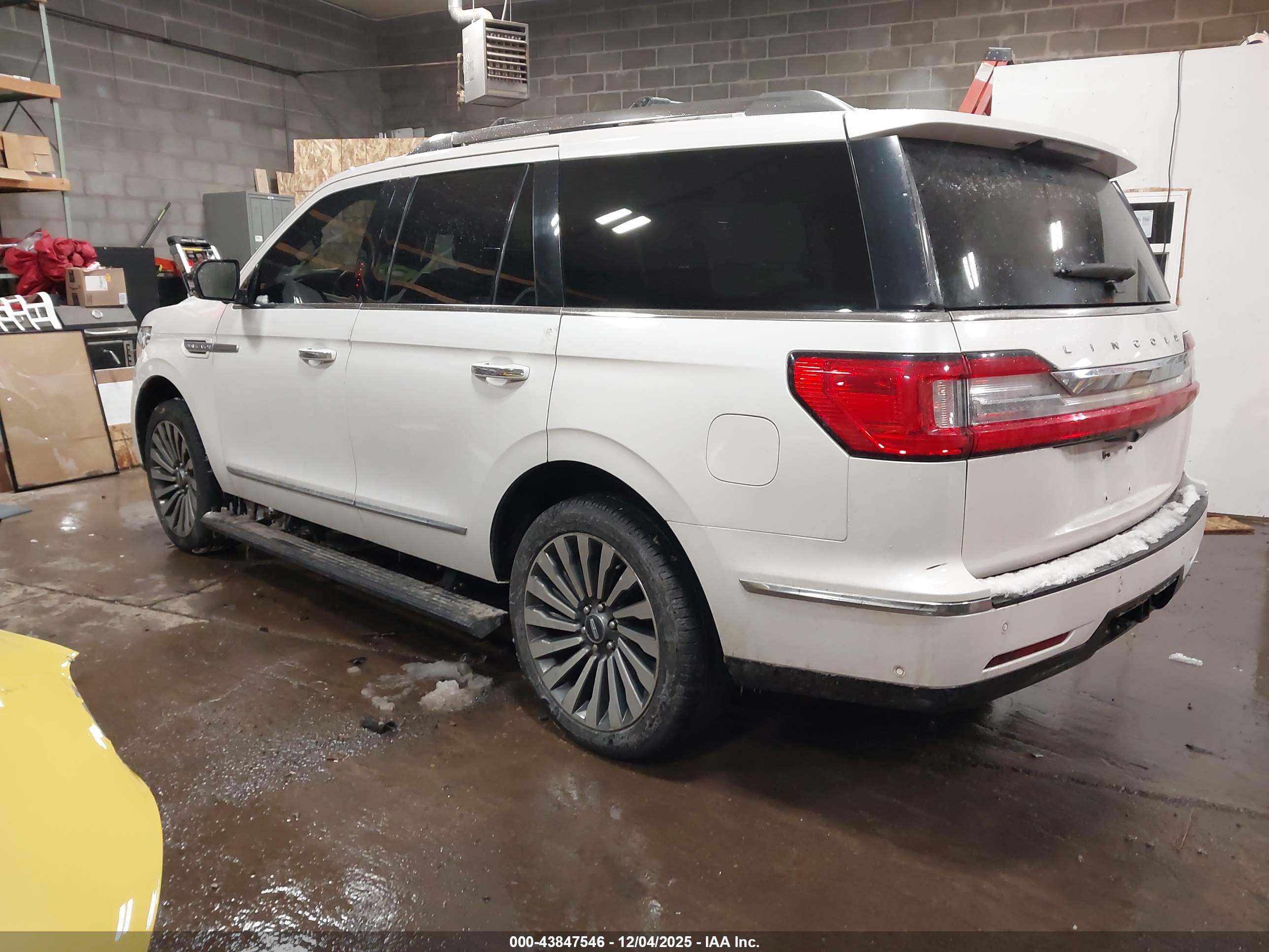 LINCOLN NAVIGATOR image 3