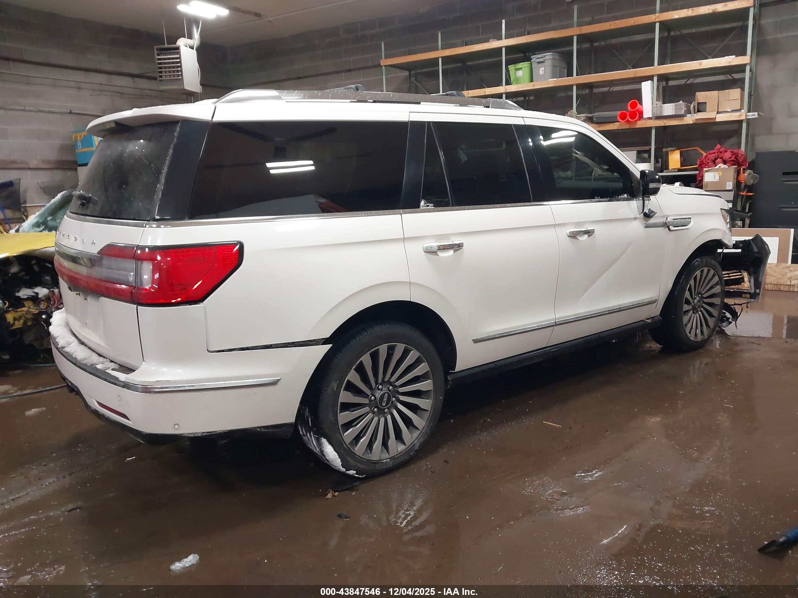 LINCOLN NAVIGATOR image 4