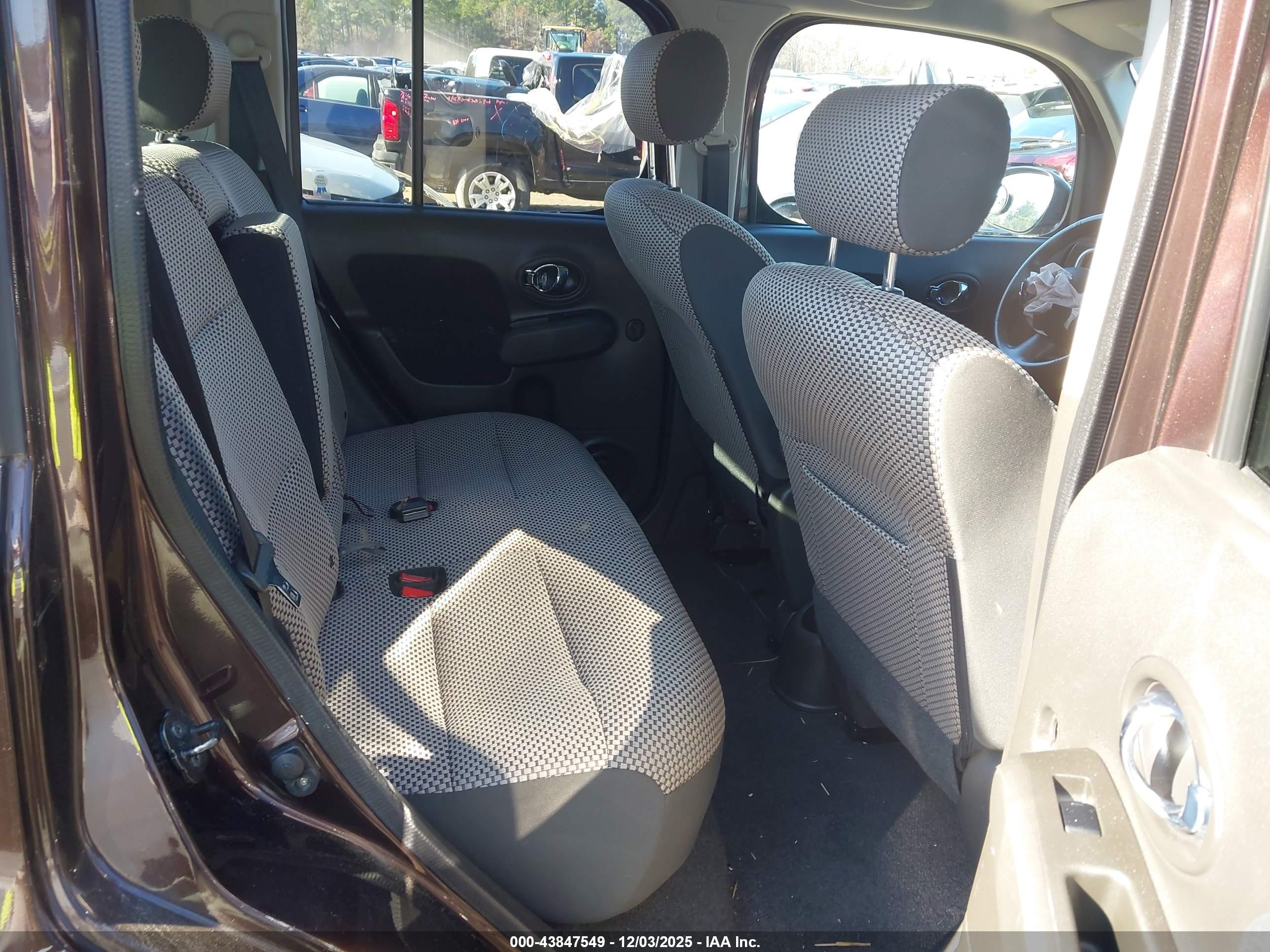NISSAN CUBE image 8