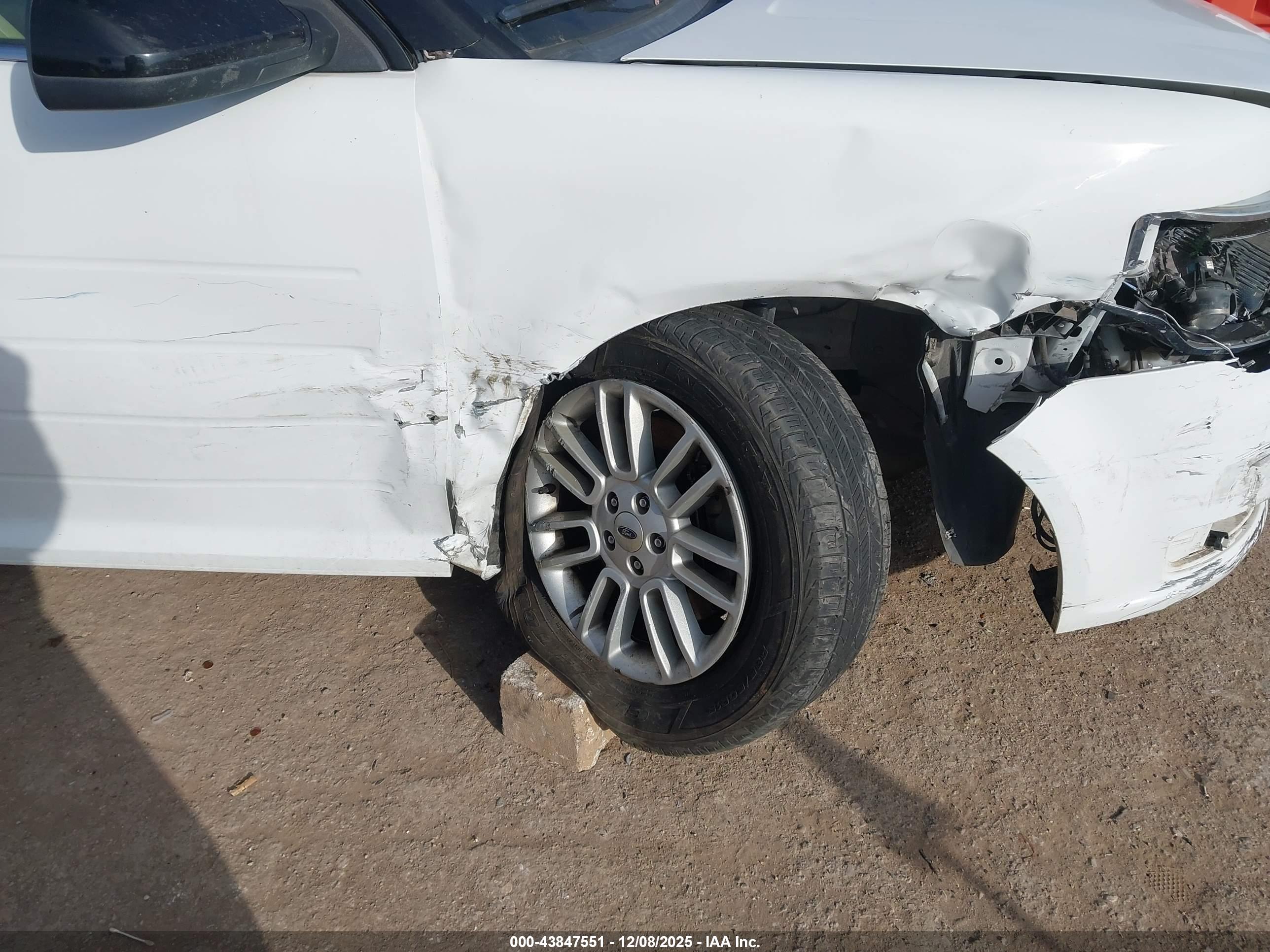 FORD FLEX image 6