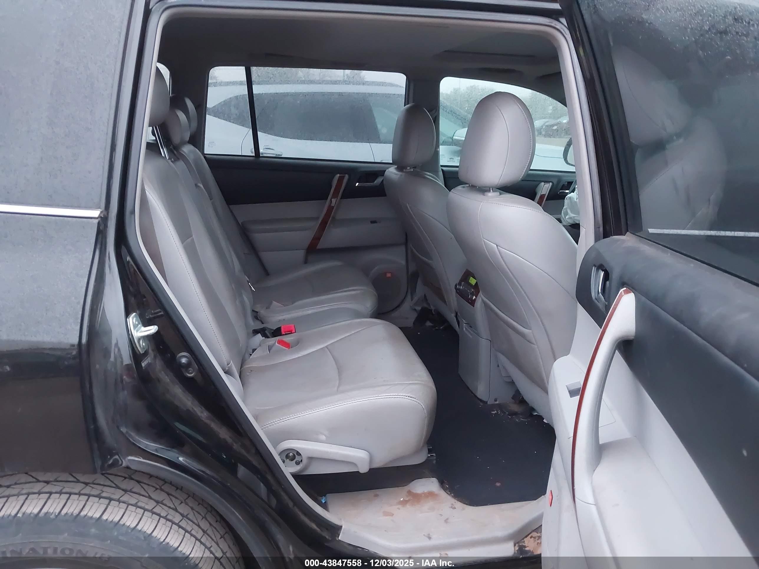 TOYOTA HIGHLANDER image 8
