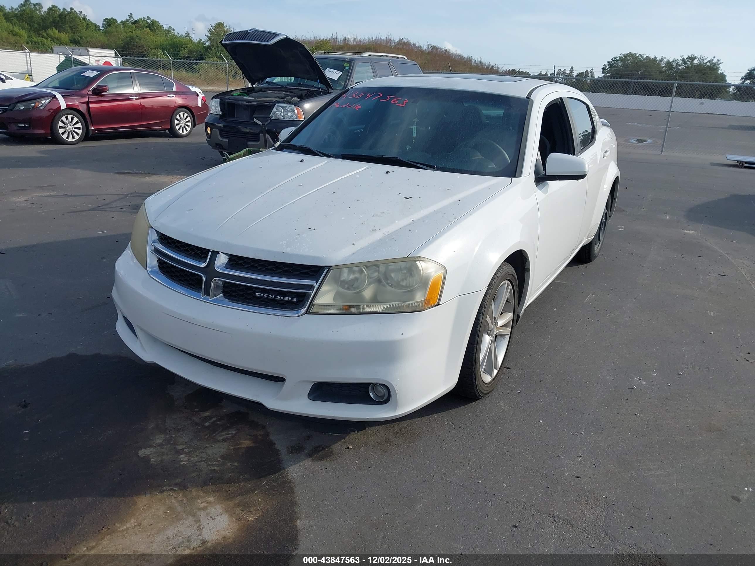 DODGE AVENGER image 2