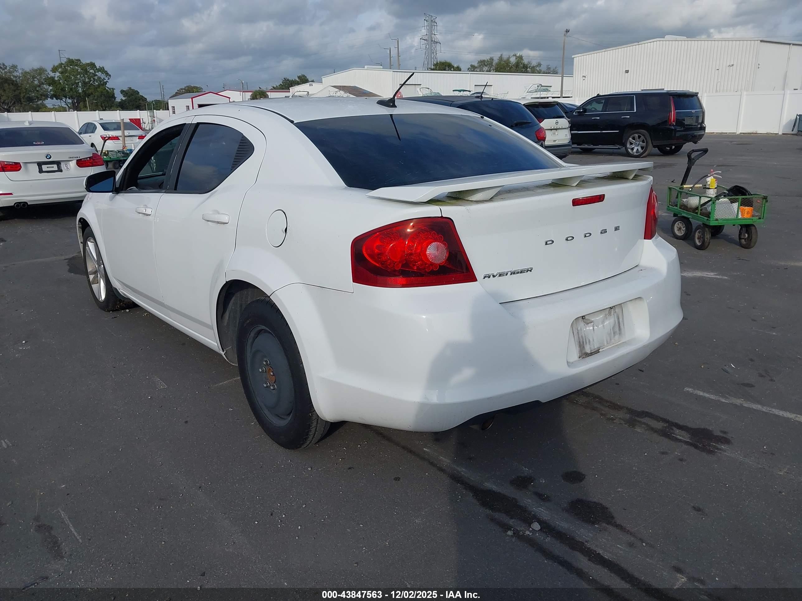 DODGE AVENGER image 3